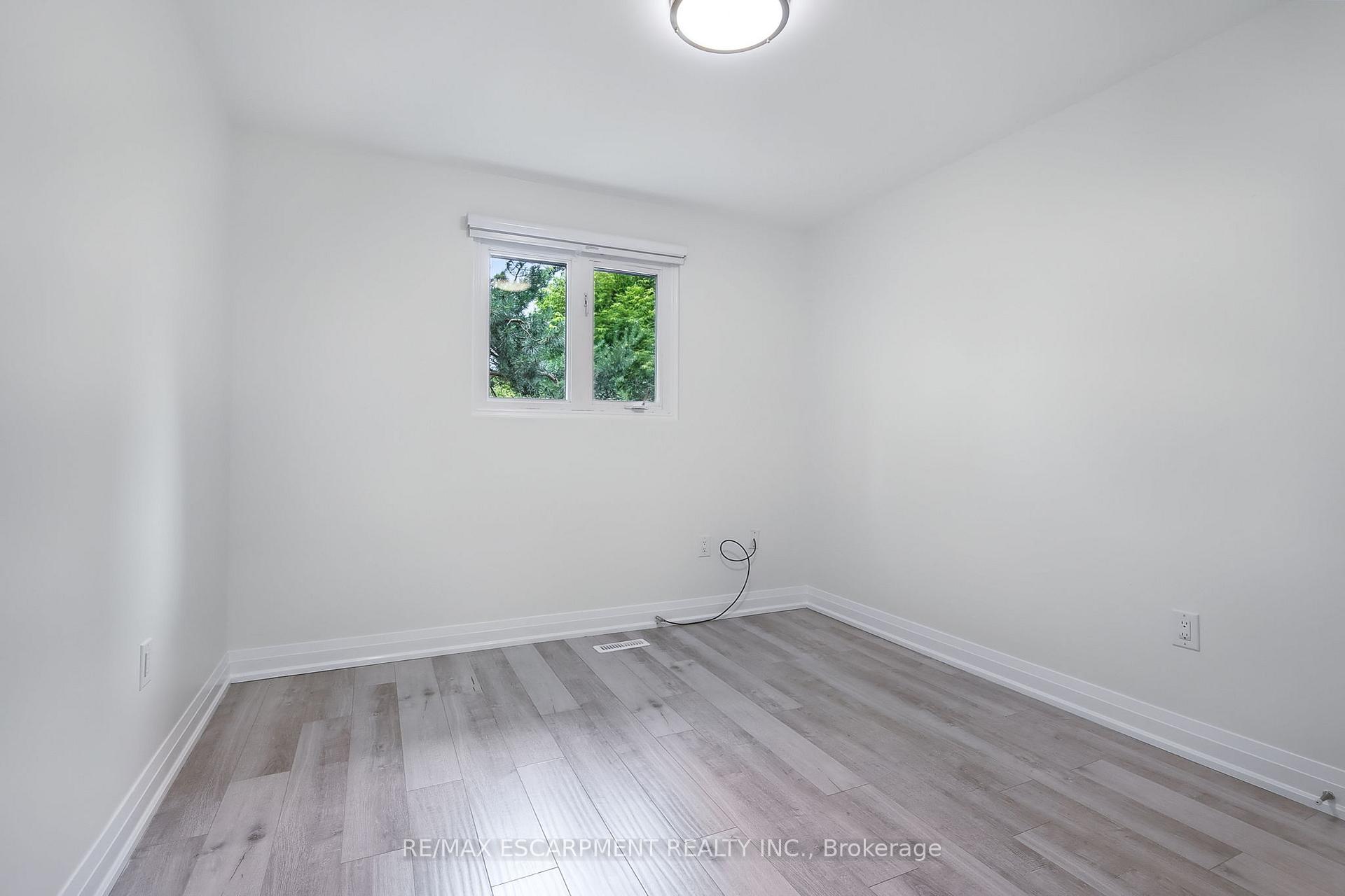 Photo 17 of 1414 Allangrove Drive, Burlington, Palmer — HOMEH