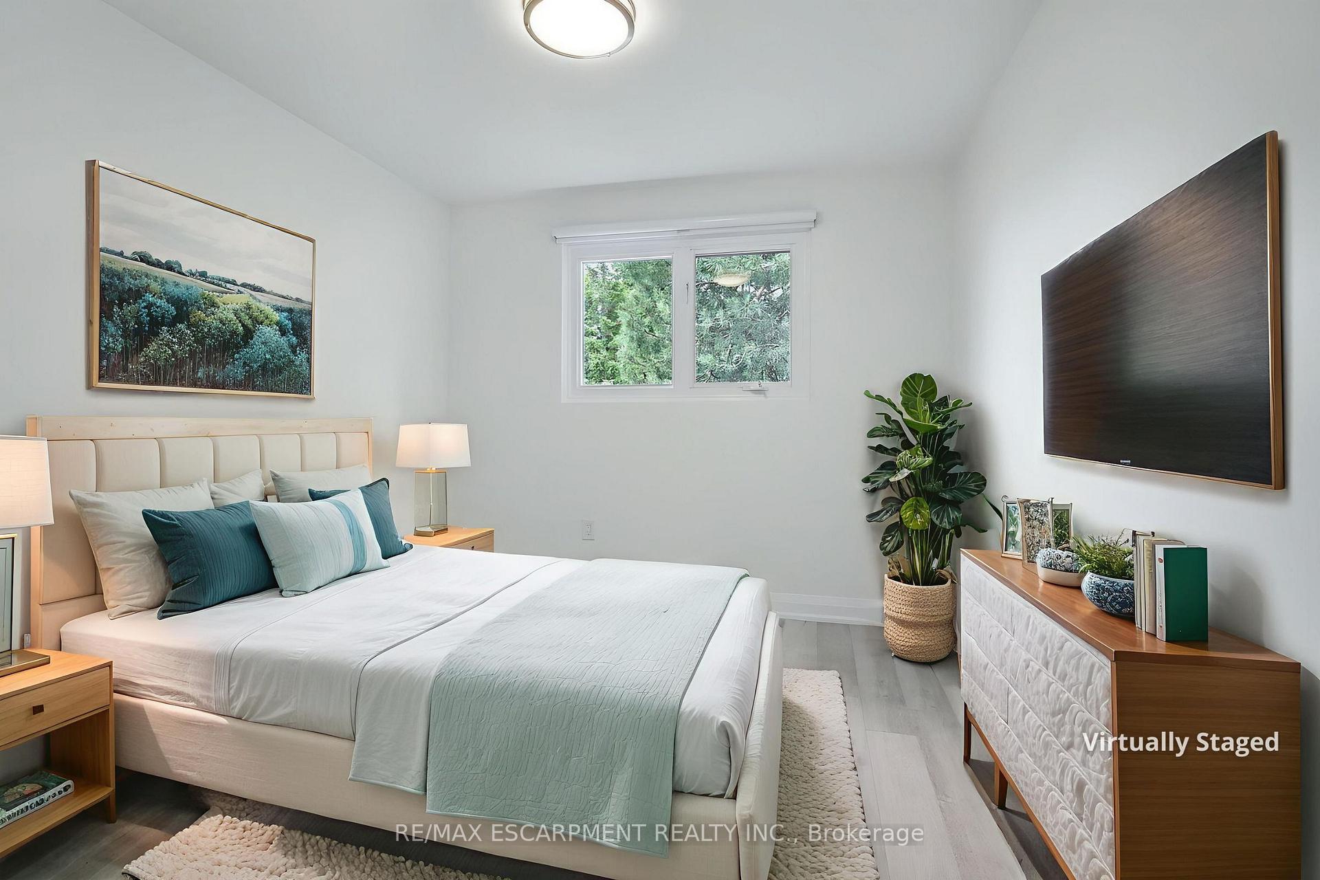 Photo 20 of 1414 Allangrove Drive, Burlington, Palmer — HOMEH