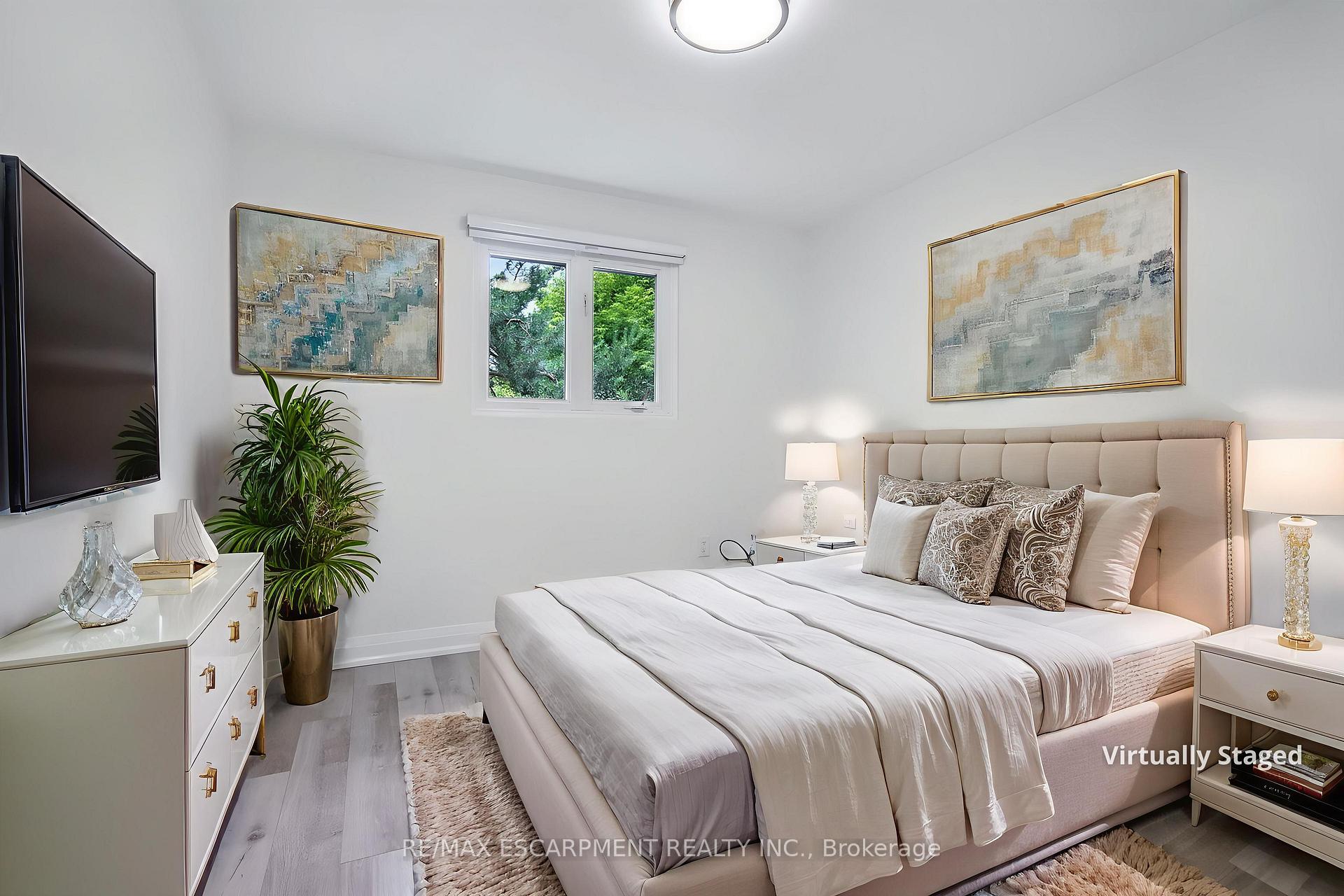 Photo 16 of 1414 Allangrove Drive, Burlington, Palmer — HOMEH