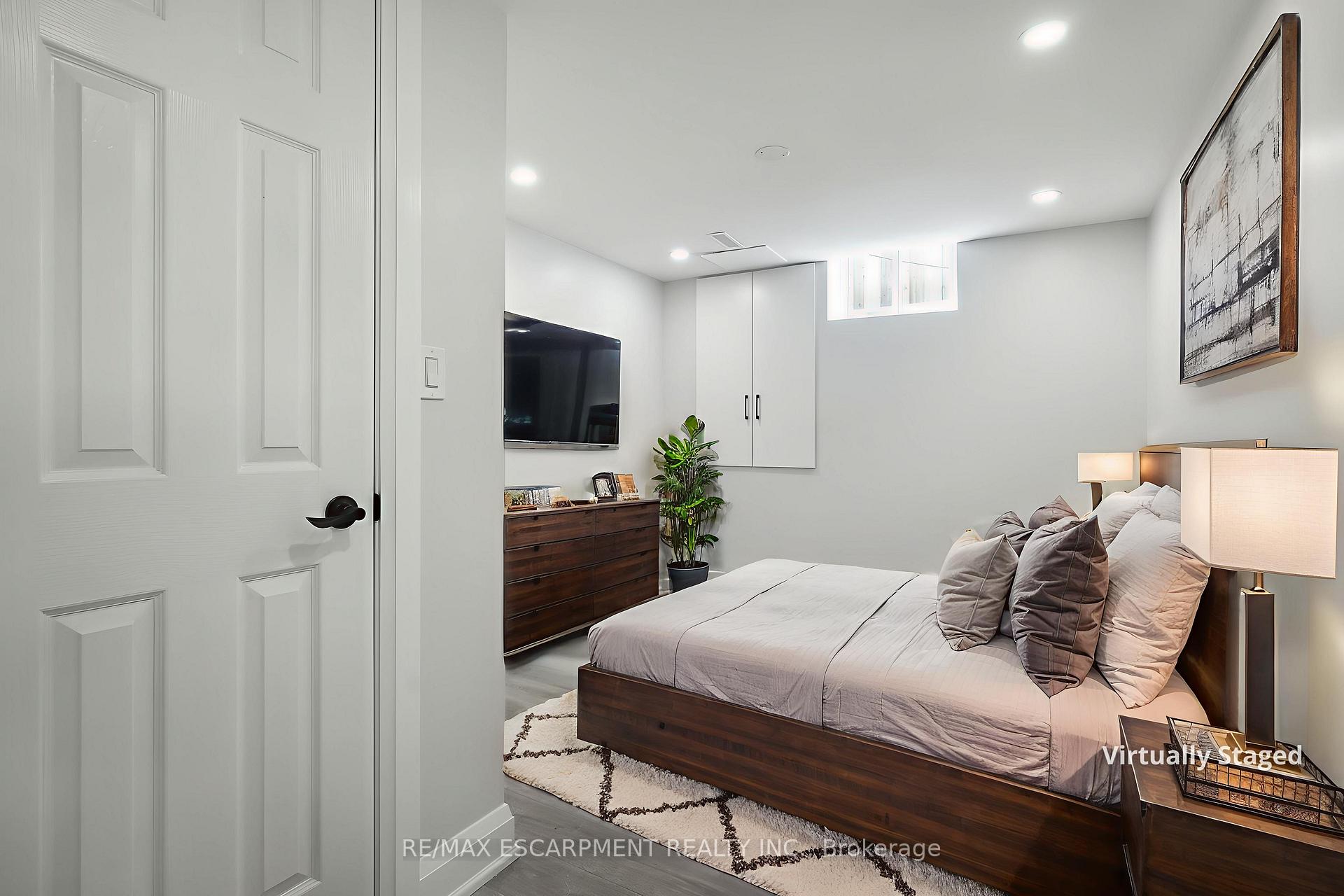 Photo 26 of 1414 Allangrove Drive, Burlington, Palmer — HOMEH