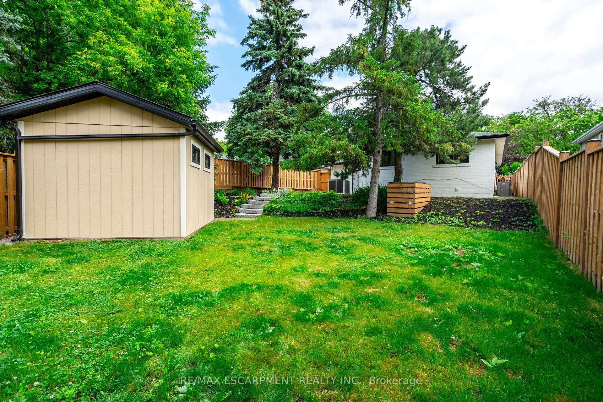 Photo 33 of 1414 Allangrove Drive, Burlington, Palmer — HOMEH