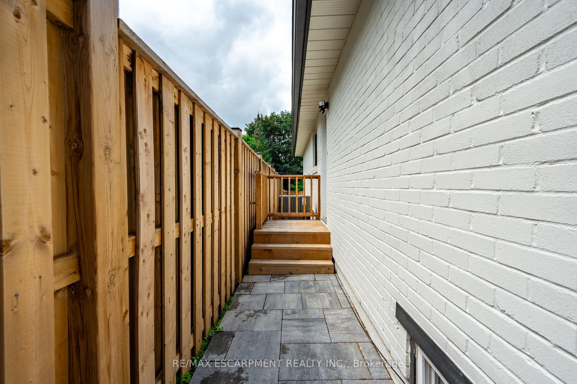 Photo 31 of 1414 Allangrove Drive, Burlington, Palmer — HOMEH