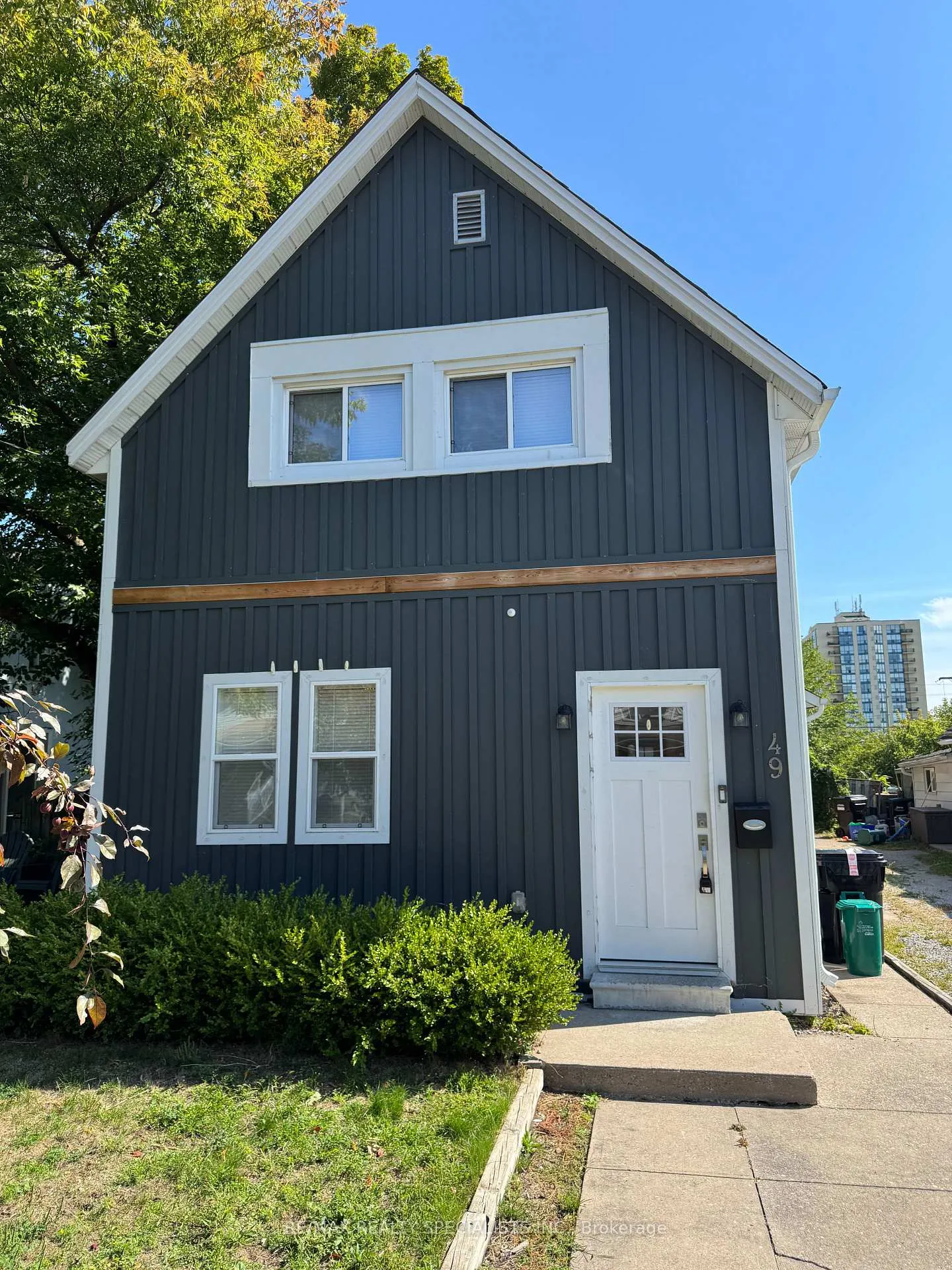 Photo 2 of 49 Sanford Street, Barrie, Sanford — HOMEH