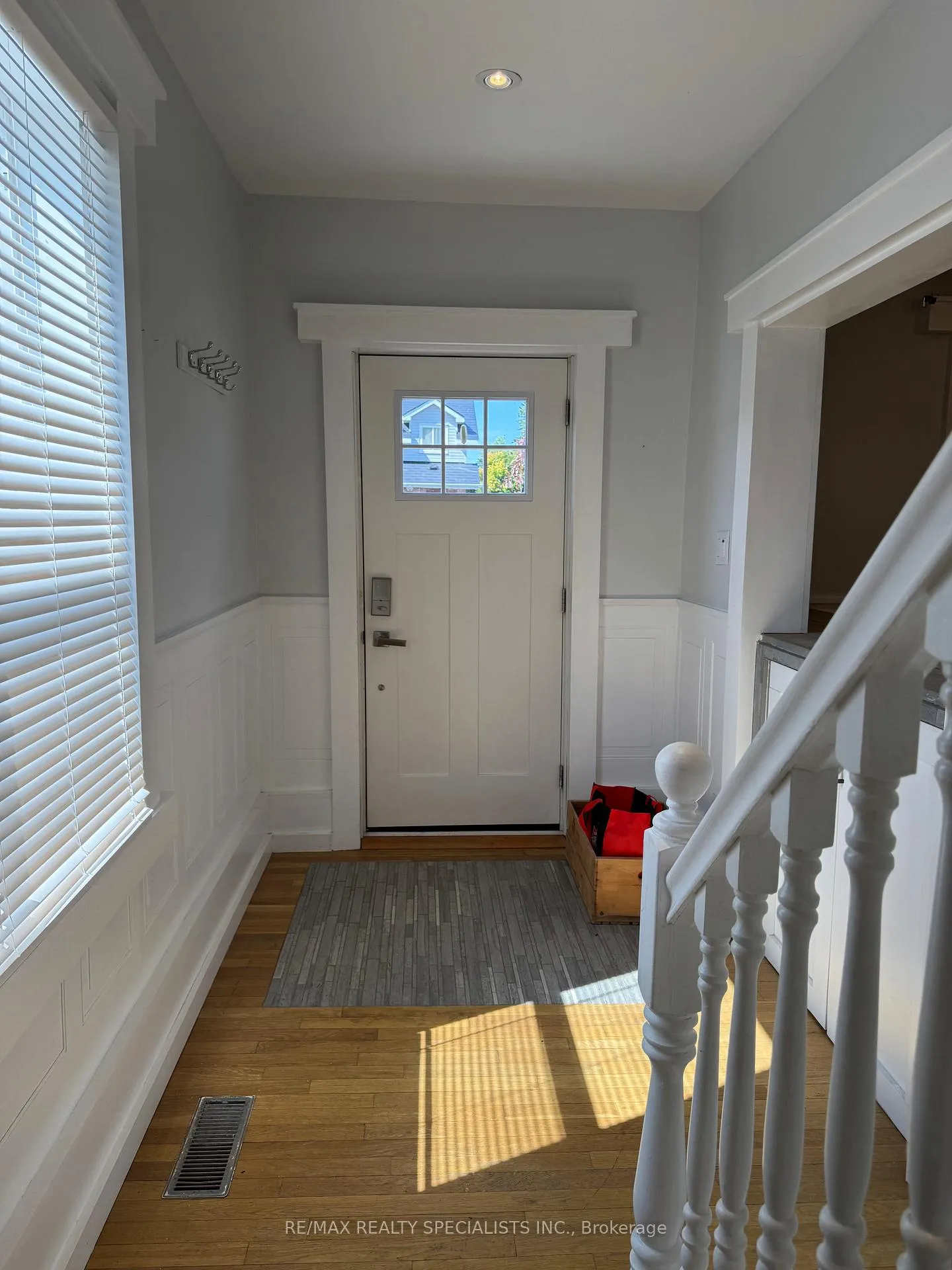 Photo 4 of 49 Sanford Street, Barrie, Sanford — HOMEH
