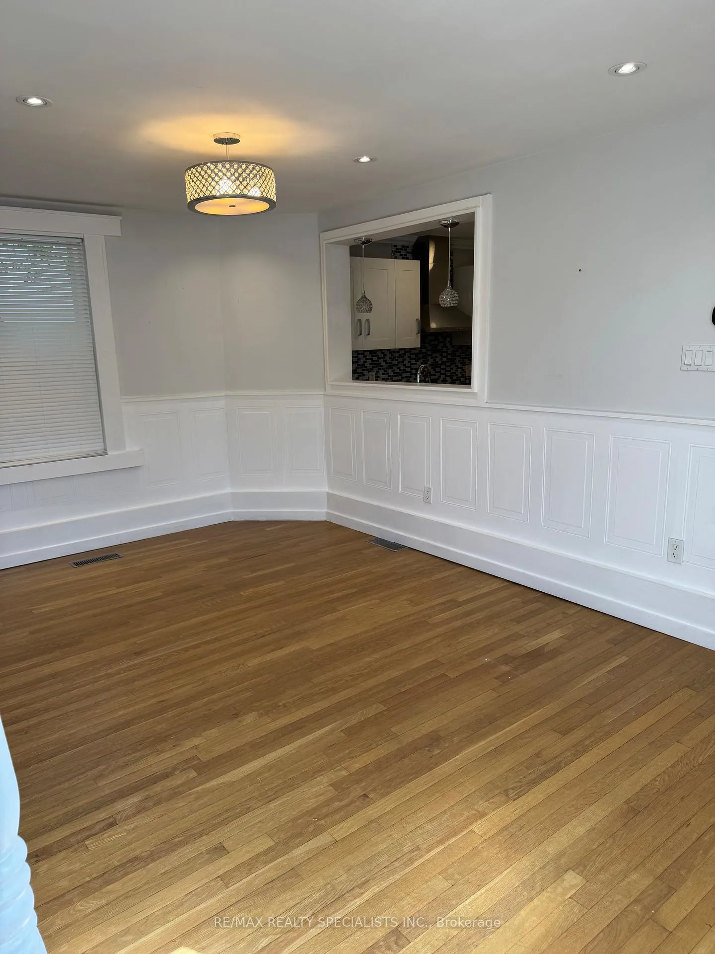 Photo 5 of 49 Sanford Street, Barrie, Sanford — HOMEH