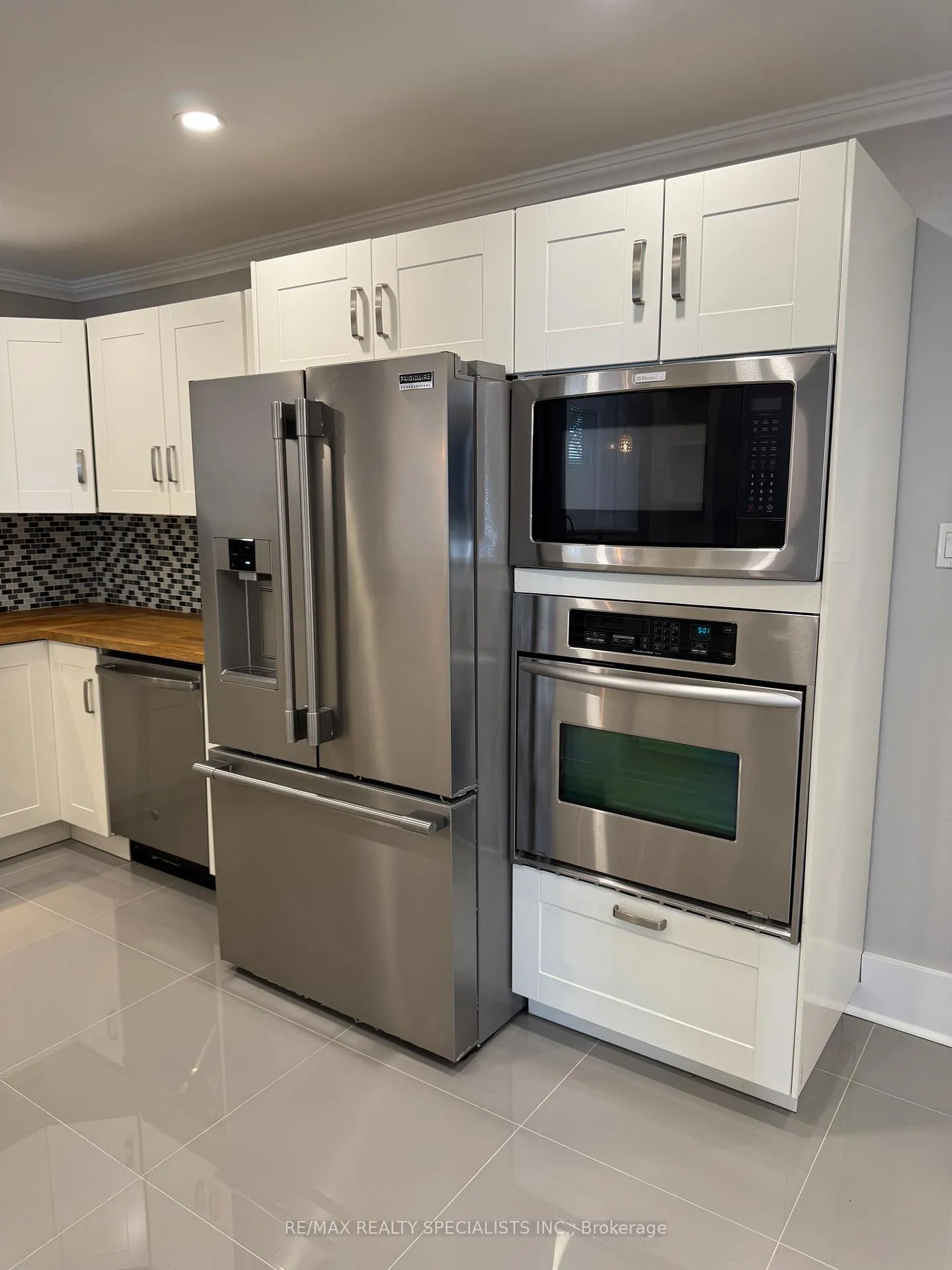 Photo 9 of 49 Sanford Street, Barrie, Sanford — HOMEH