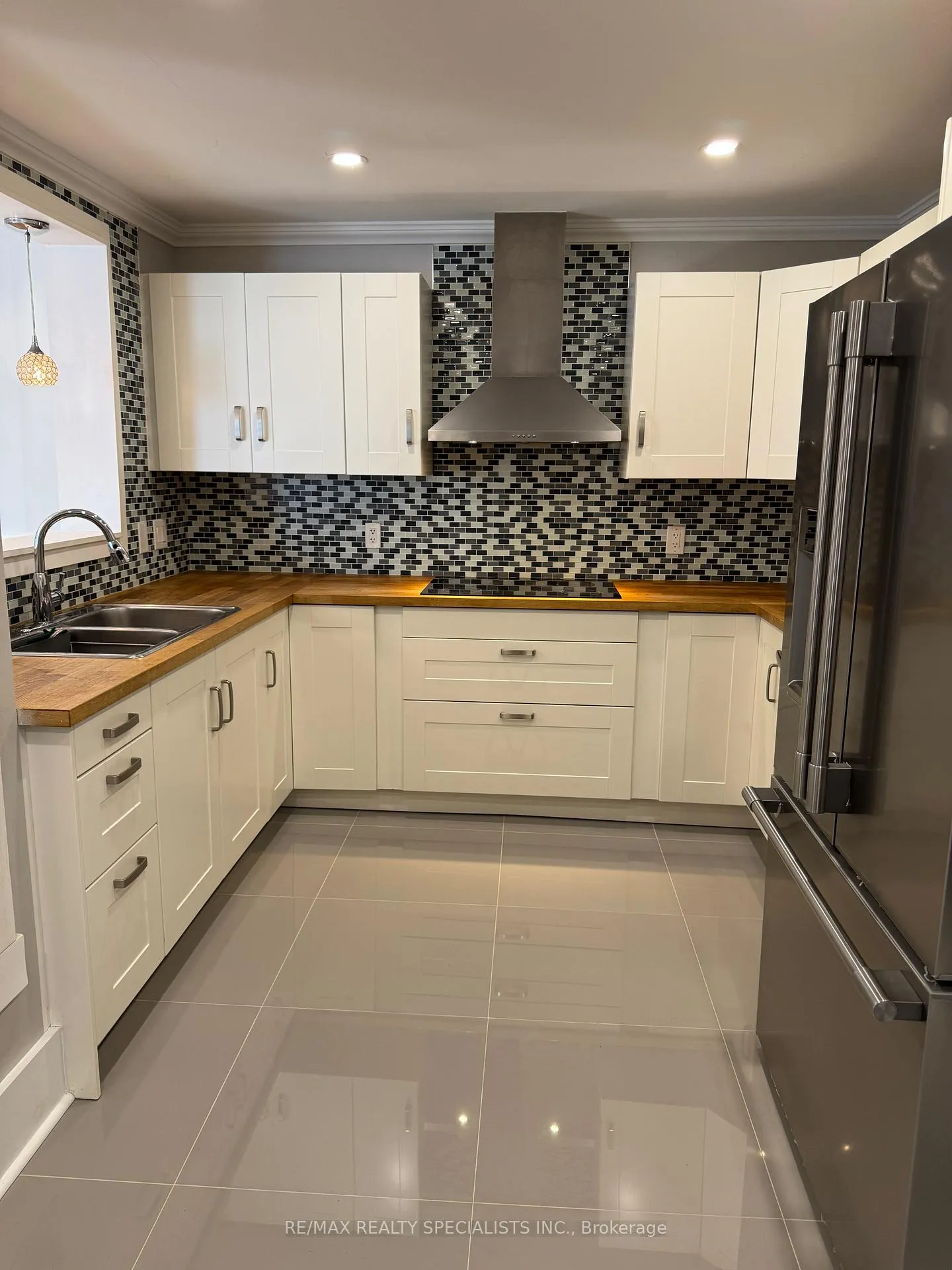 Photo 10 of 49 Sanford Street, Barrie, Sanford — HOMEH