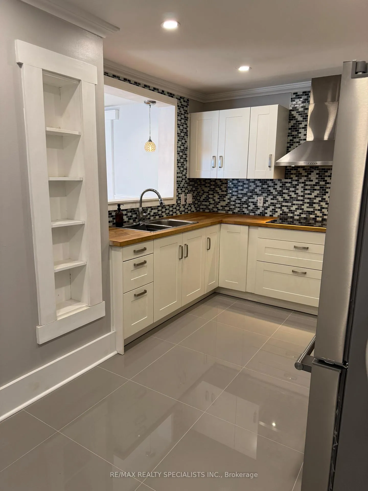 Photo 11 of 49 Sanford Street, Barrie, Sanford — HOMEH