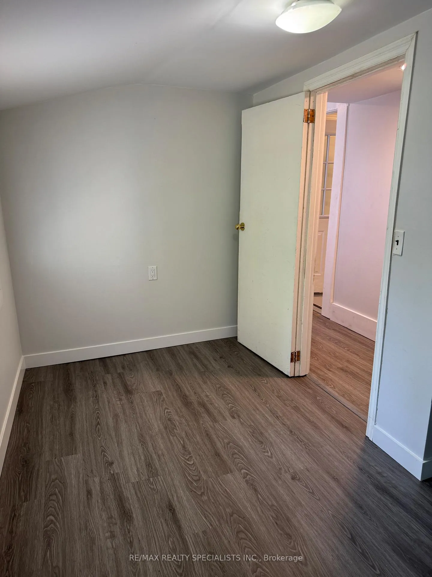 Photo 21 of 49 Sanford Street, Barrie, Sanford — HOMEH