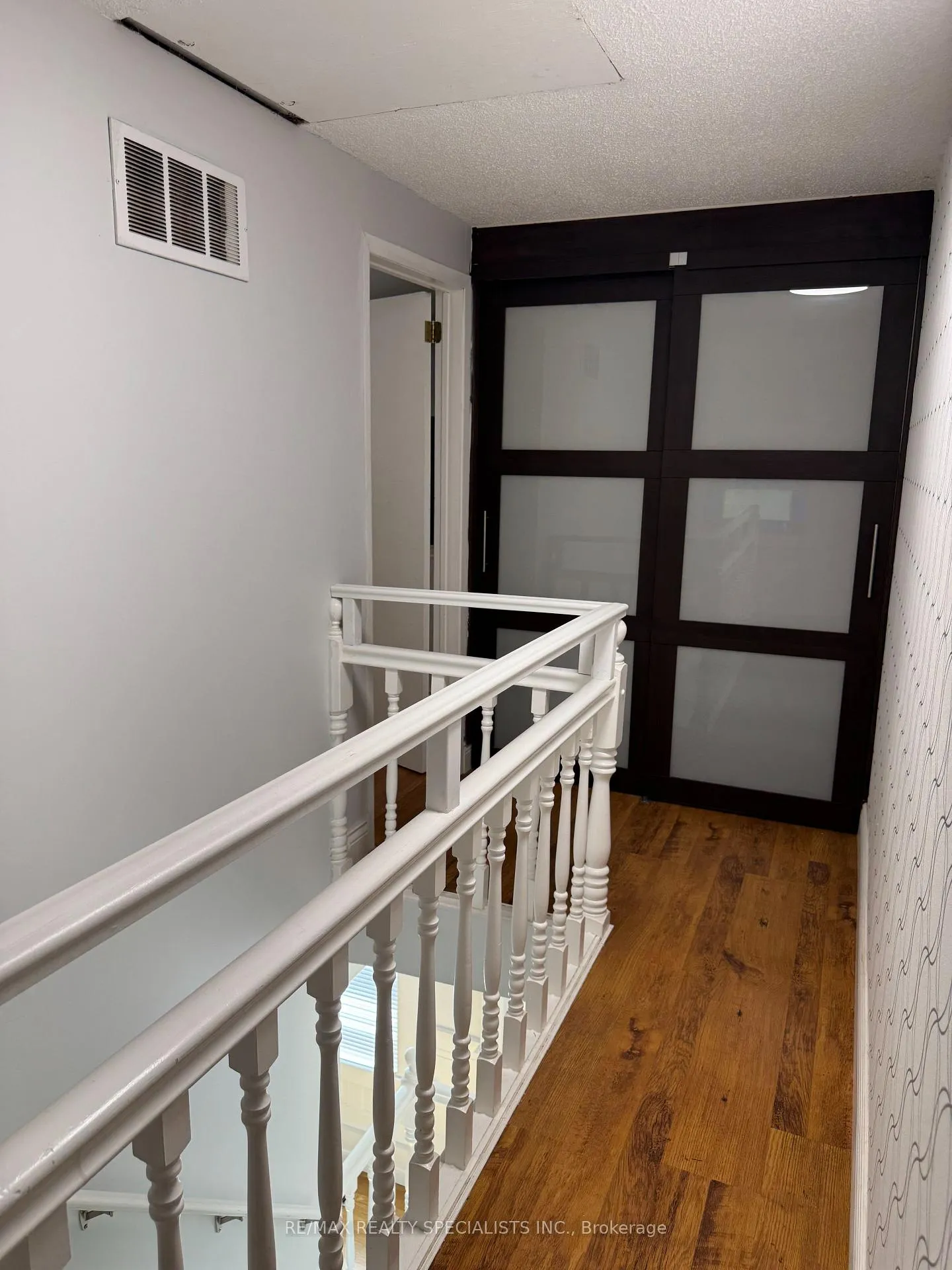 Photo 22 of 49 Sanford Street, Barrie, Sanford — HOMEH