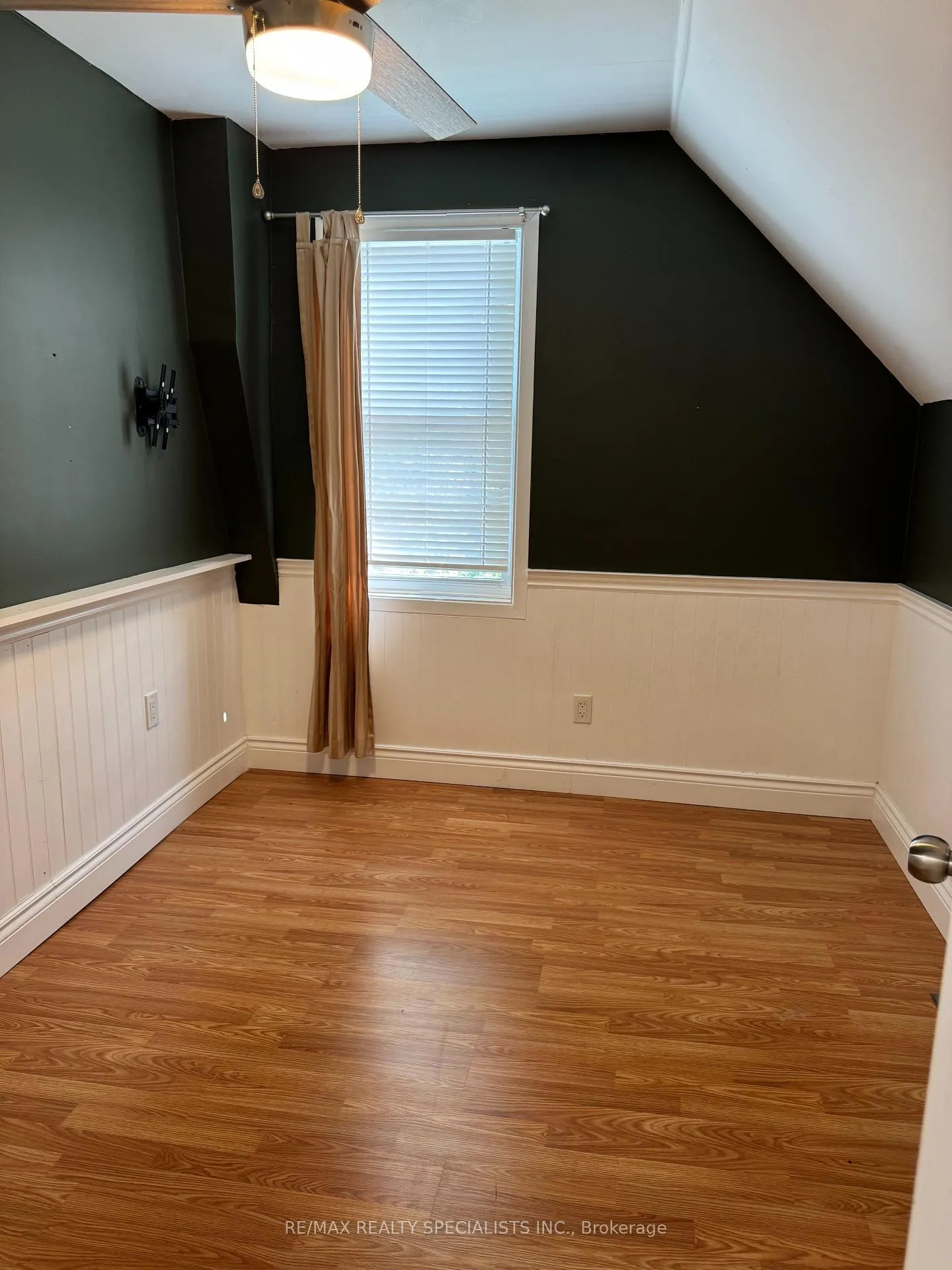 Photo 25 of 49 Sanford Street, Barrie, Sanford — HOMEH