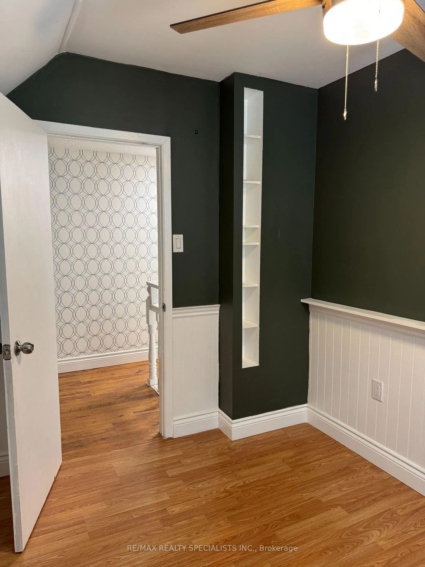 Photo 26 of 49 Sanford Street, Barrie, Sanford — HOMEH