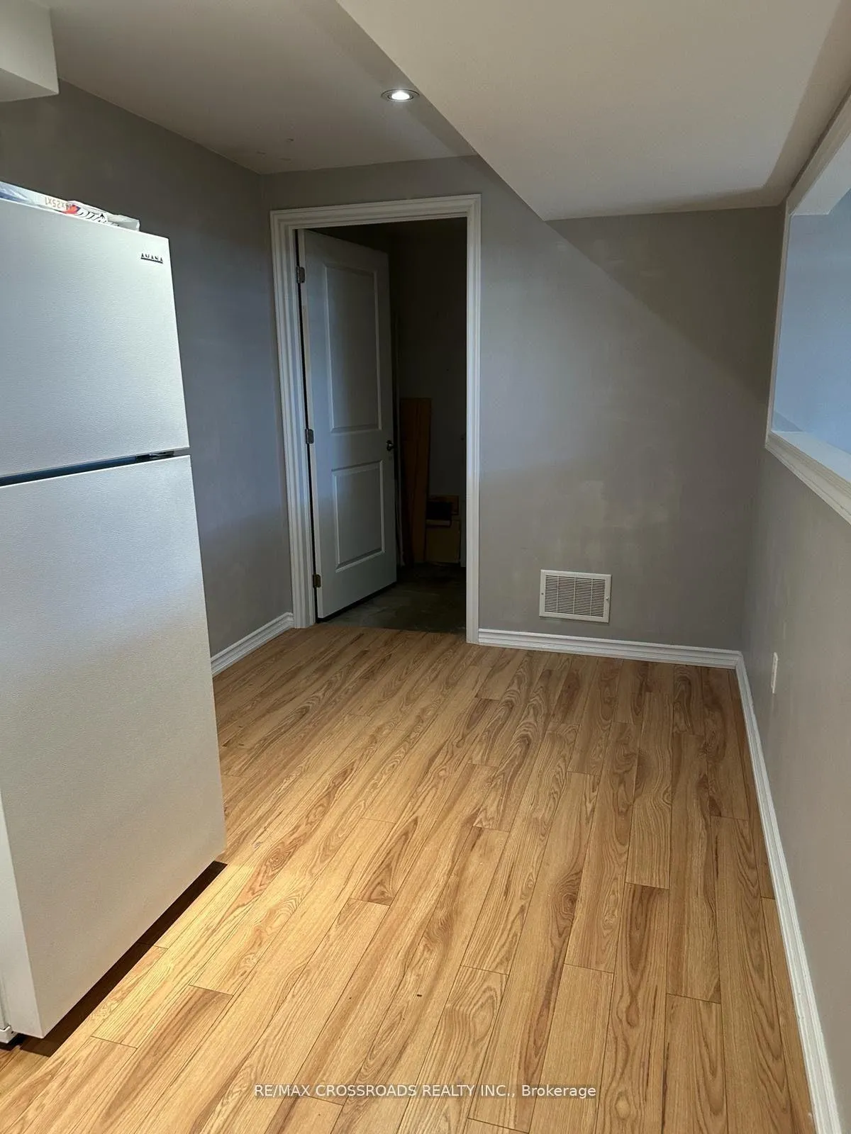 Photo 5 of Unit Bsmt, 89 Ottaway Avenue, Barrie, City Centre — HOMEH