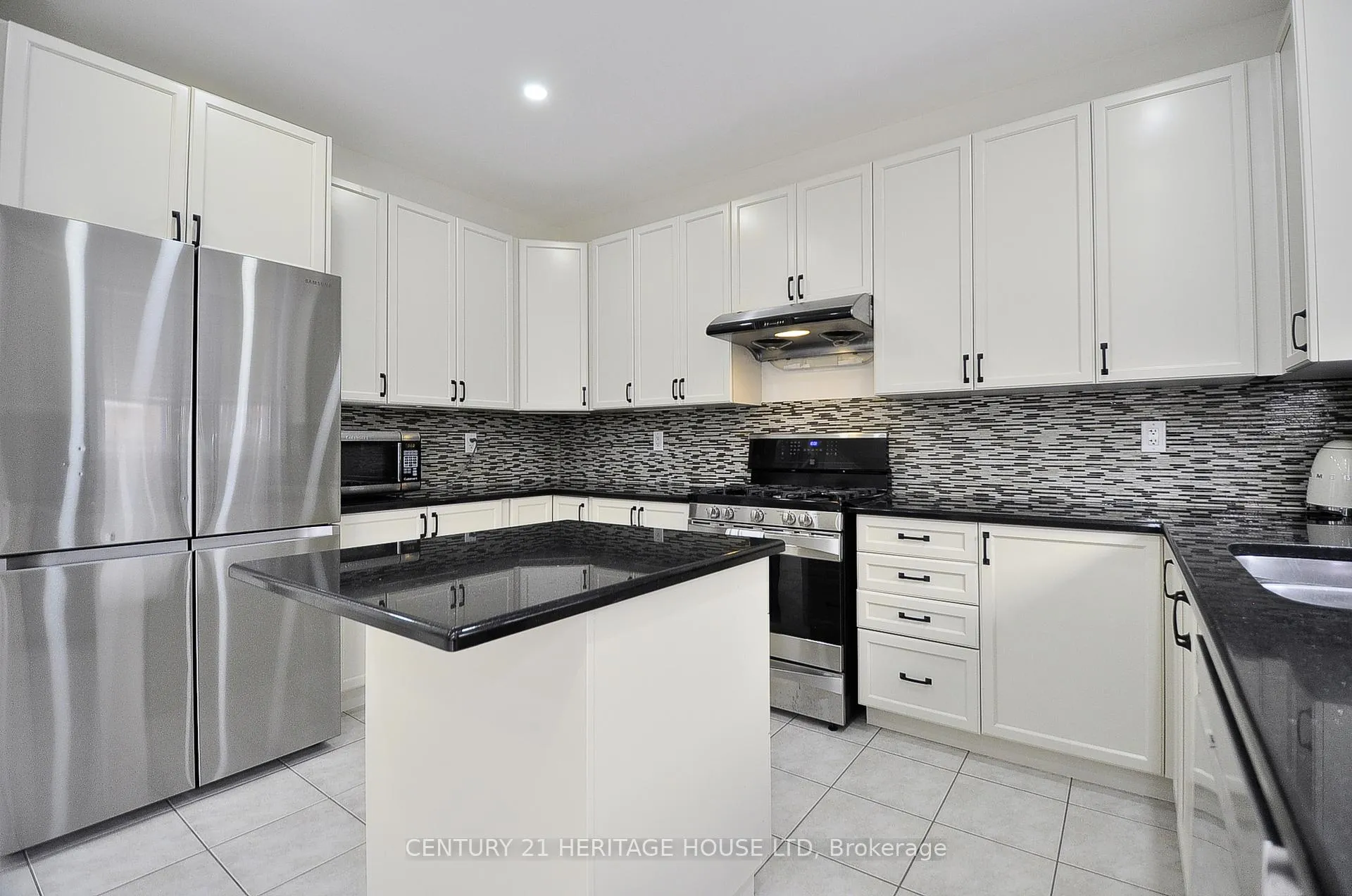 Photo 12 of 35 Dalton Drive, Cambridge — HOMEH