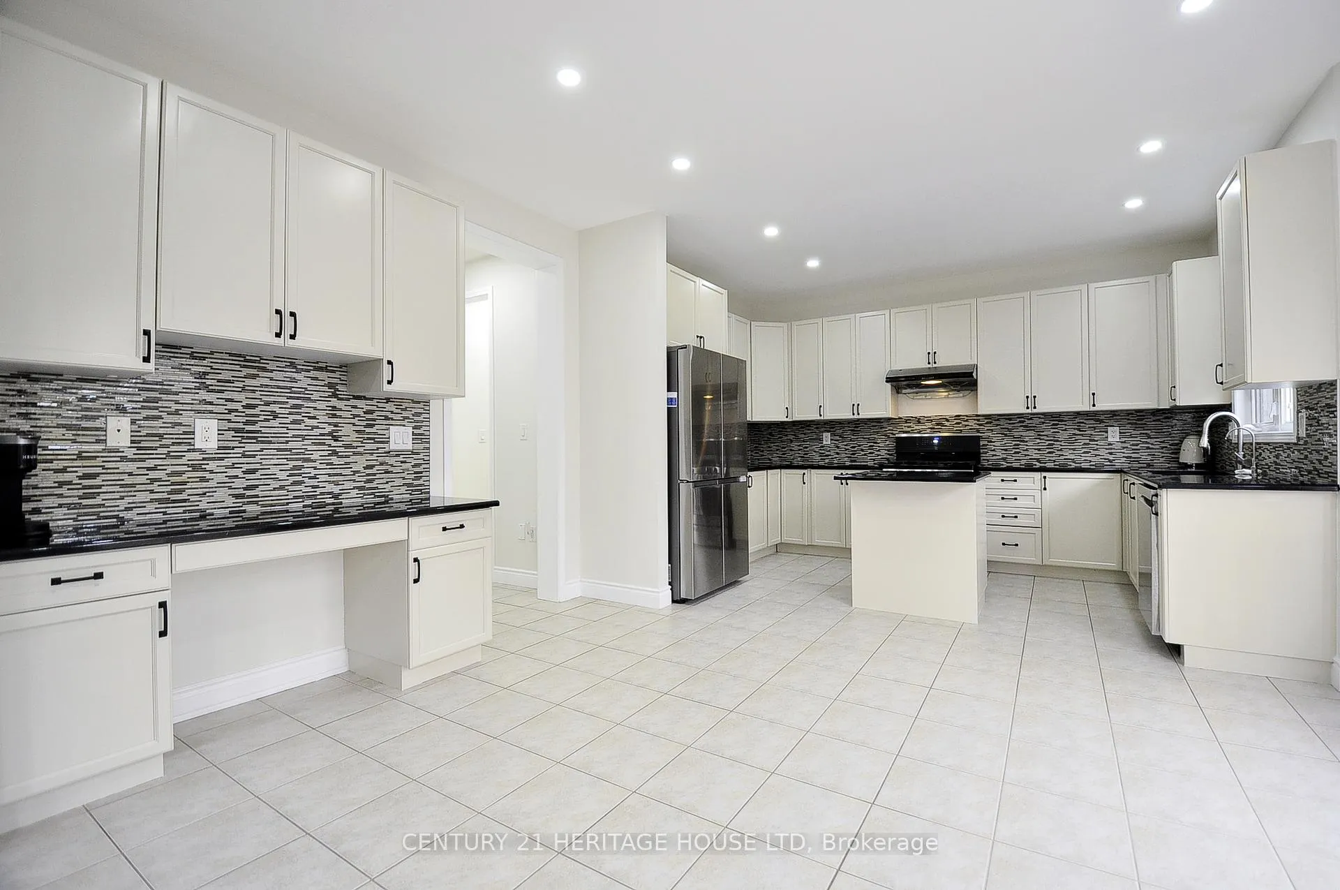 Photo 13 of 35 Dalton Drive, Cambridge — HOMEH