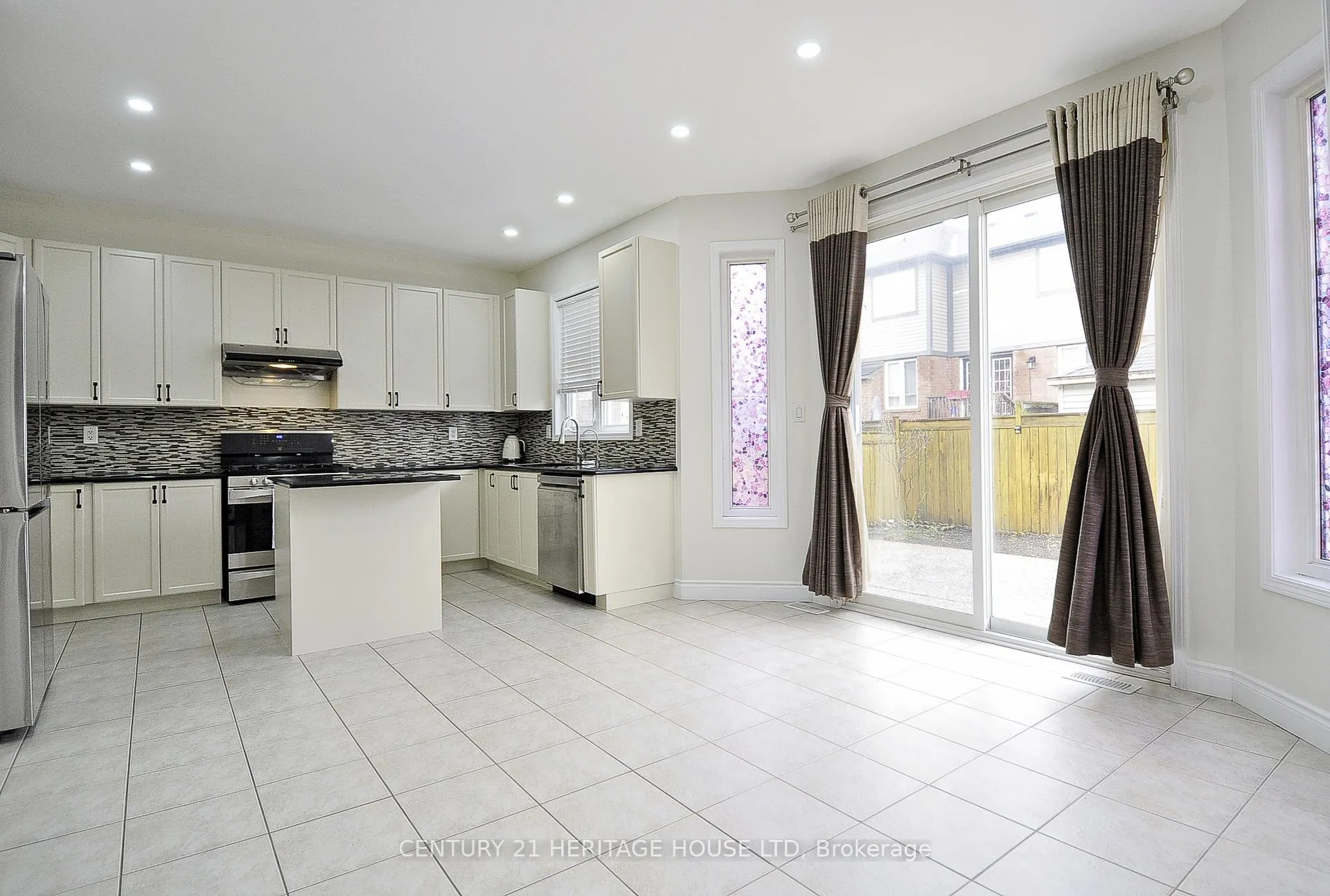 Photo 17 of 35 Dalton Drive, Cambridge — HOMEH
