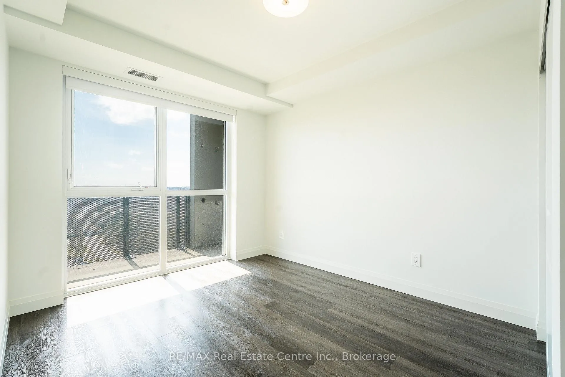 Photo 9 of Unit 1306, 1333 Weber Street E, Kitchener — HOMEH