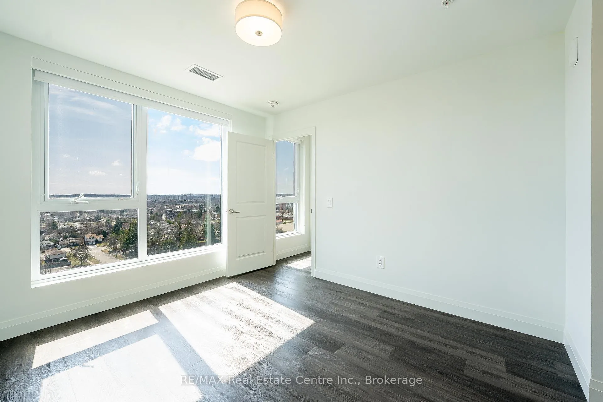 Photo 10 of Unit 1306, 1333 Weber Street E, Kitchener — HOMEH