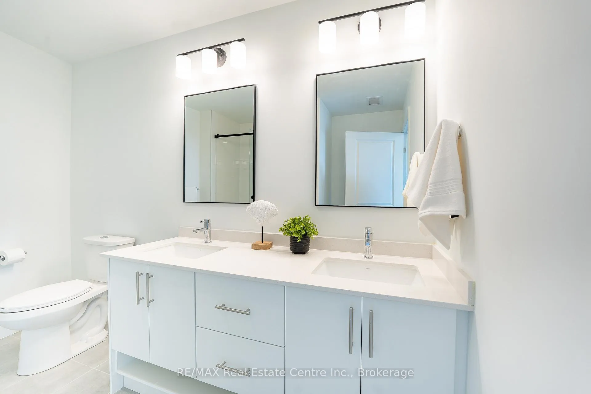 Photo 15 of Unit 1306, 1333 Weber Street E, Kitchener — HOMEH