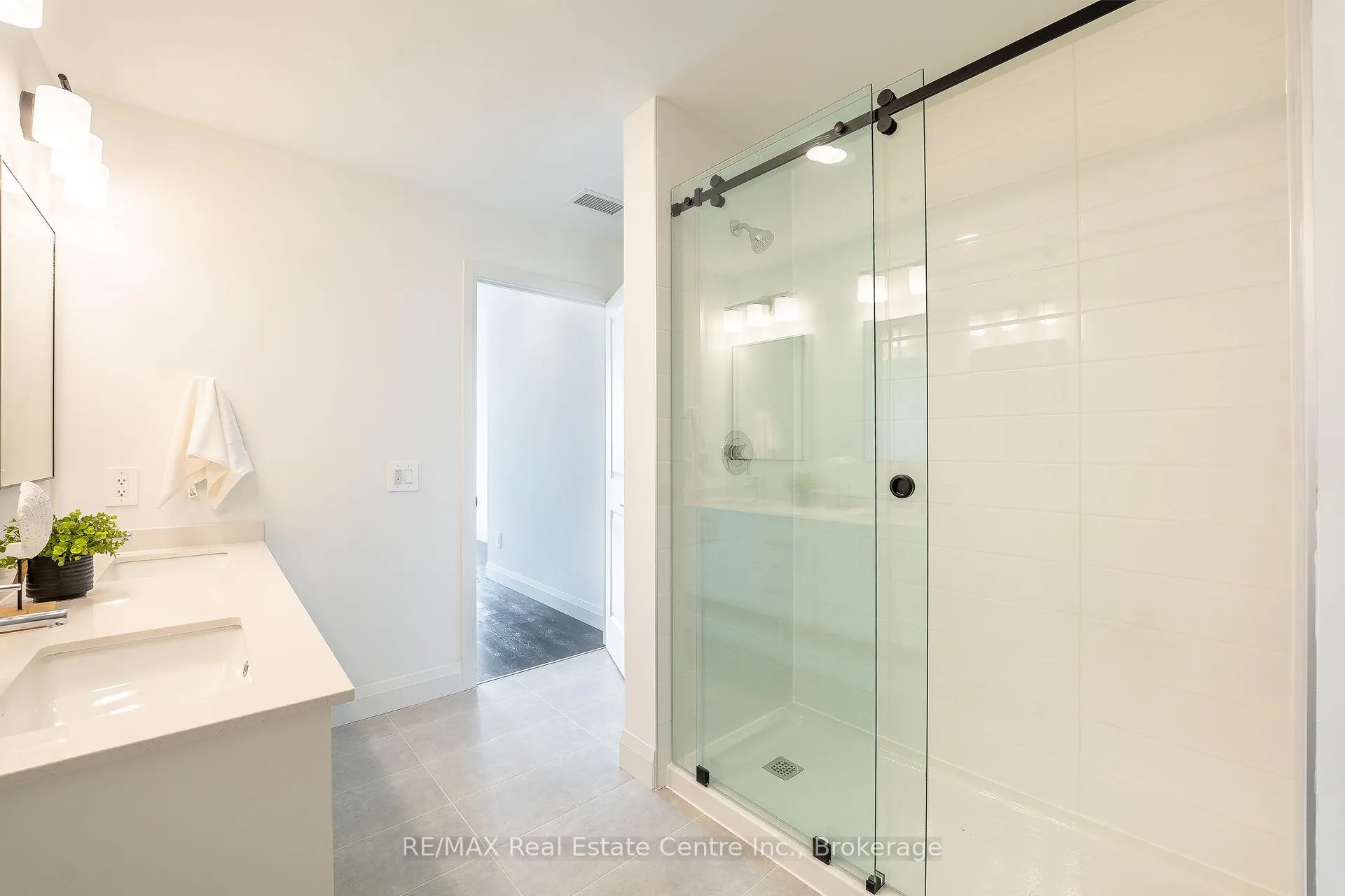 Photo 16 of Unit 1306, 1333 Weber Street E, Kitchener — HOMEH
