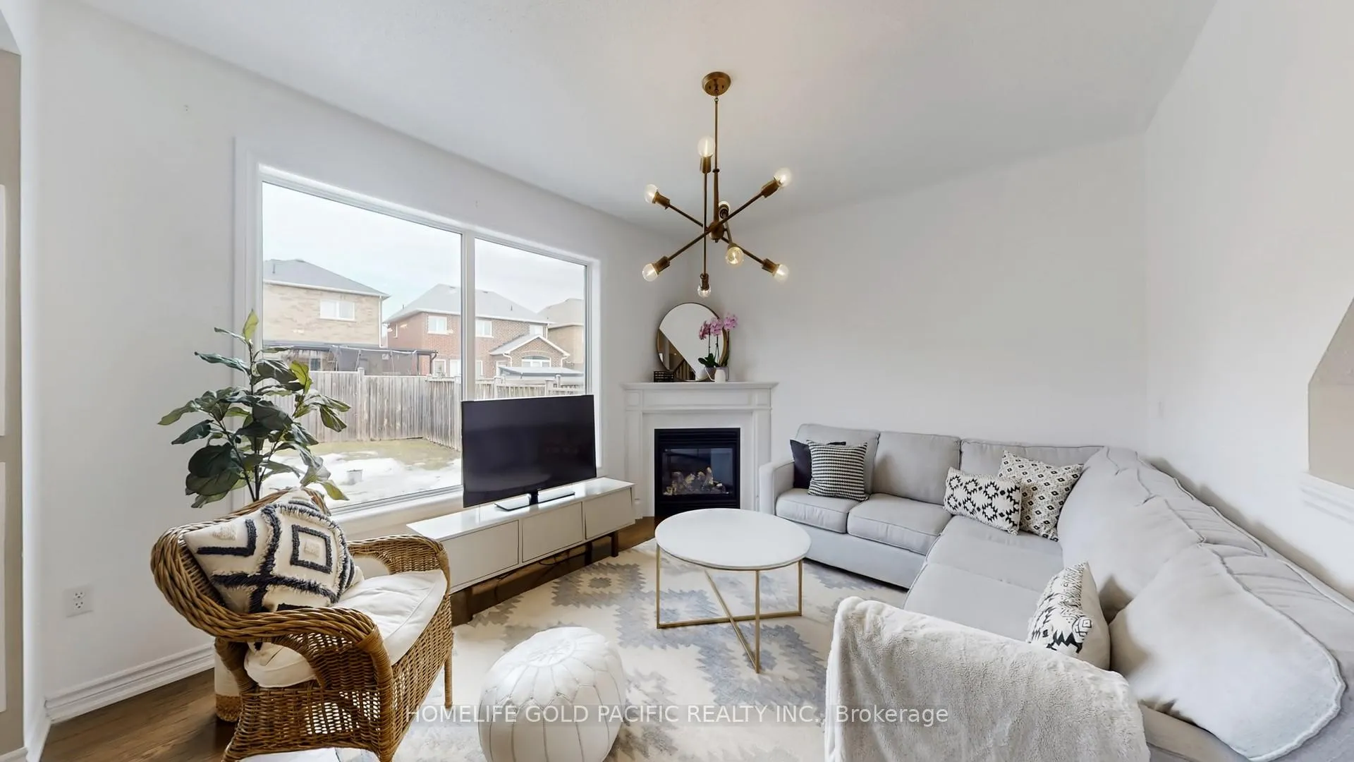 Photo 9 of 176 Glenabbey Drive, Clarington, Courtice — HOMEH