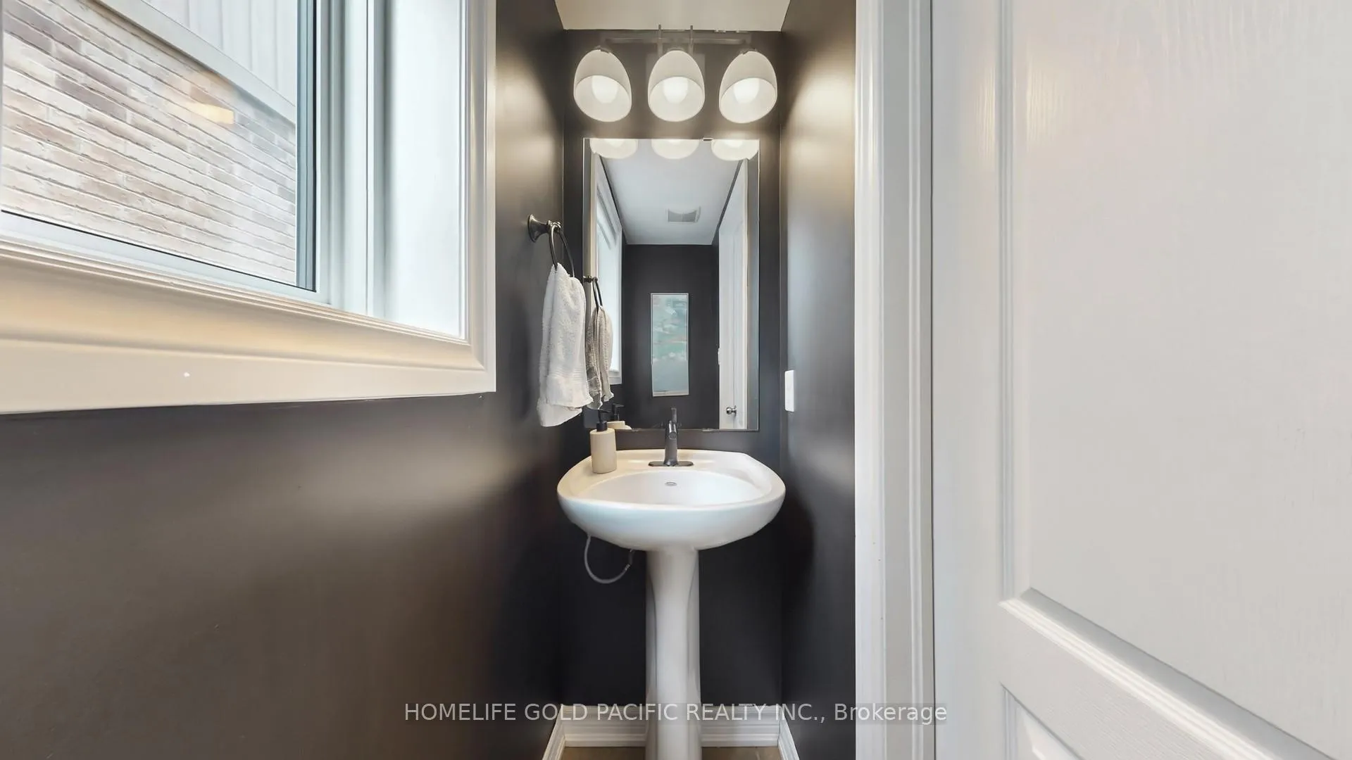 Photo 18 of 176 Glenabbey Drive, Clarington, Courtice — HOMEH