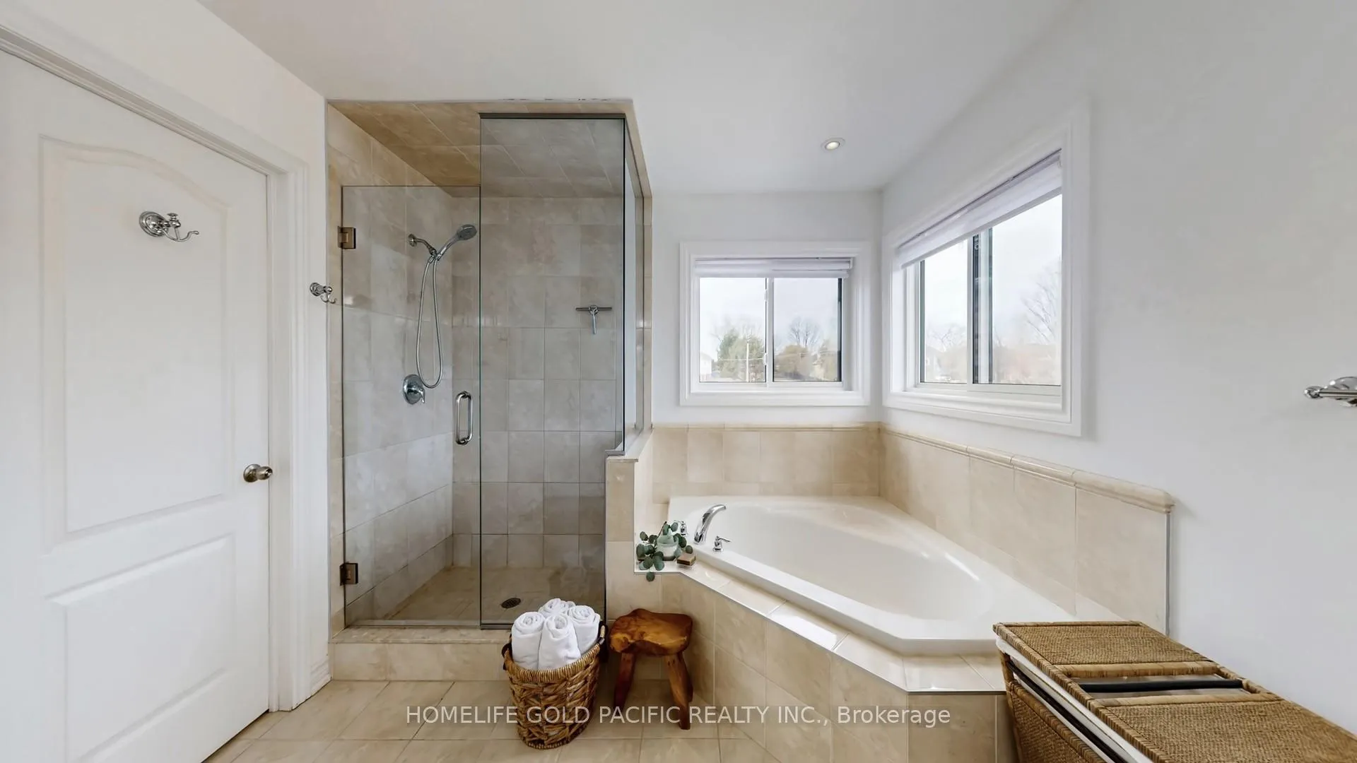 Photo 25 of 176 Glenabbey Drive, Clarington, Courtice — HOMEH