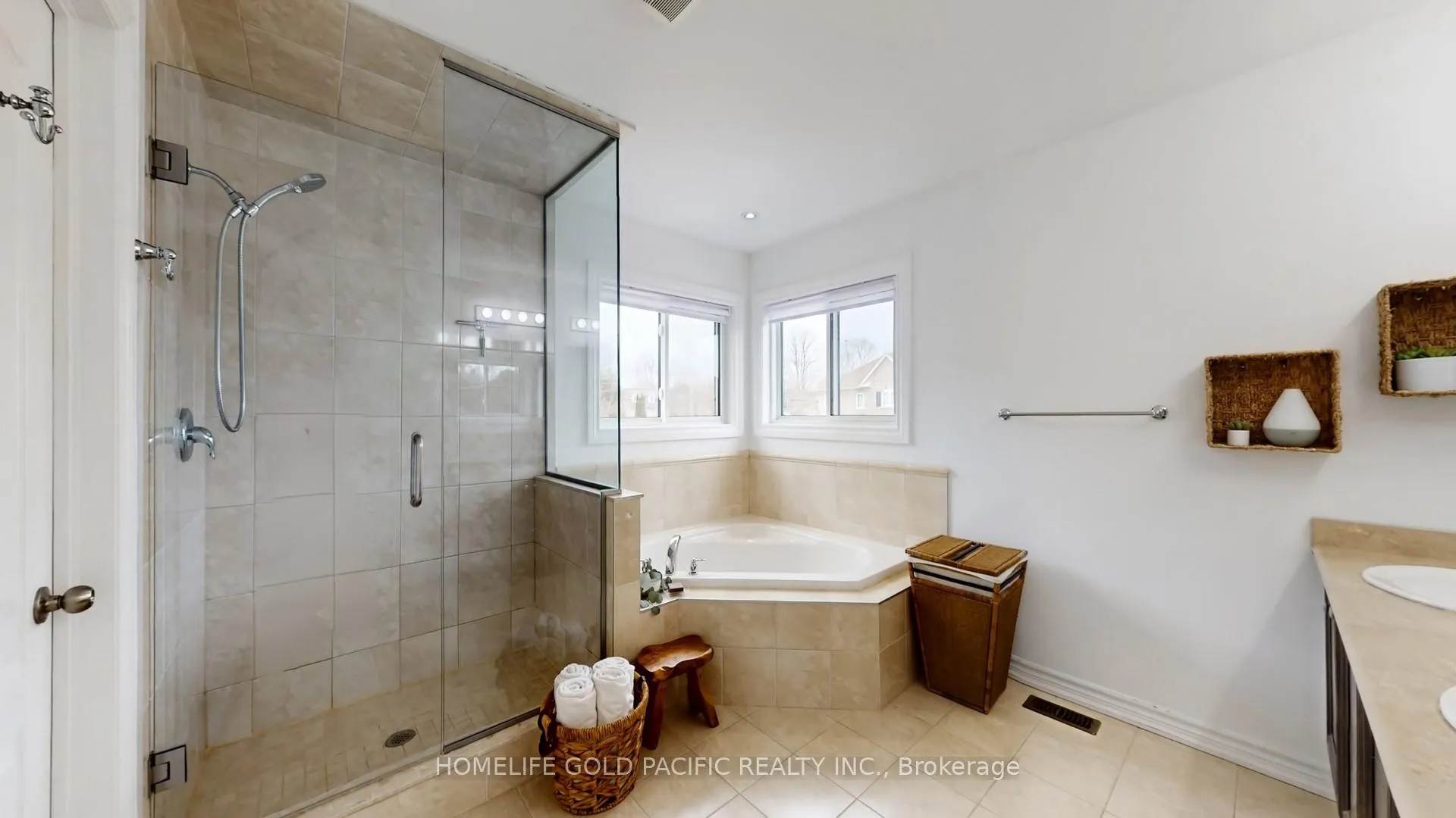 Photo 27 of 176 Glenabbey Drive, Clarington, Courtice — HOMEH