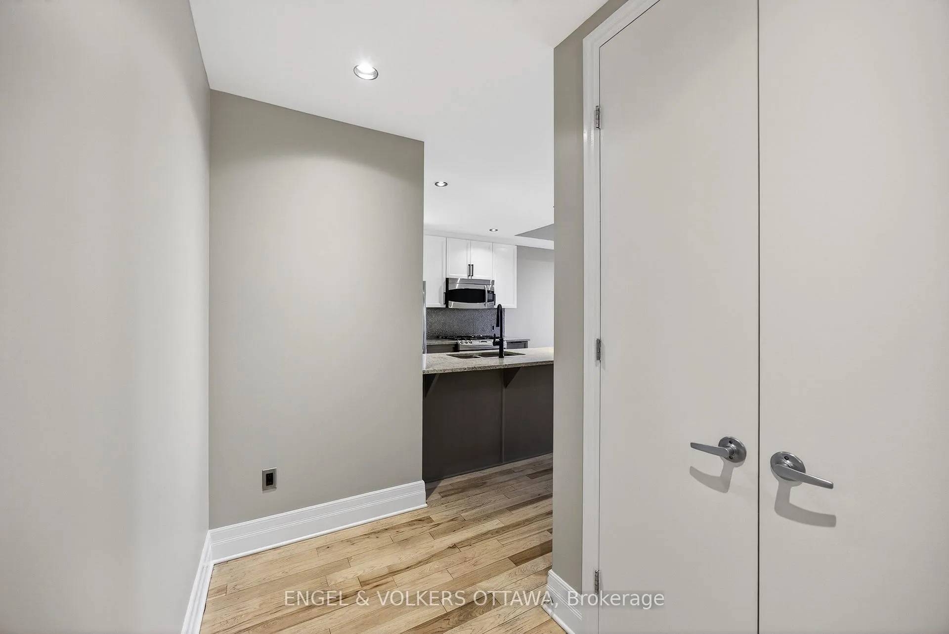 Photo 12 of Unit 410, 327 Breezehill Avenue S, Ottawa, West Centre Town — HOMEH