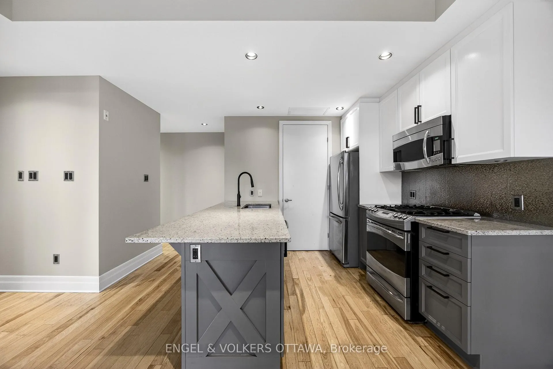 Photo 15 of Unit 410, 327 Breezehill Avenue S, Ottawa, West Centre Town — HOMEH