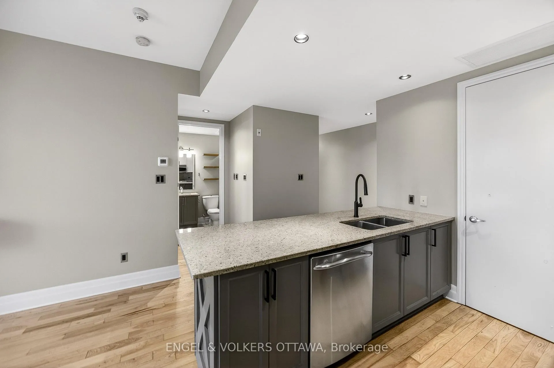 Photo 17 of Unit 410, 327 Breezehill Avenue S, Ottawa, West Centre Town — HOMEH