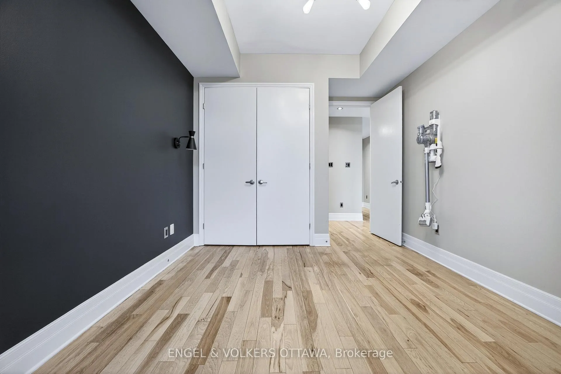 Photo 29 of Unit 410, 327 Breezehill Avenue S, Ottawa, West Centre Town — HOMEH
