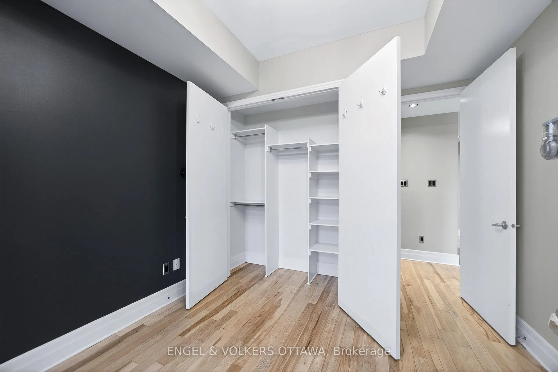 Photo 30 of Unit 410, 327 Breezehill Avenue S, Ottawa, West Centre Town — HOMEH