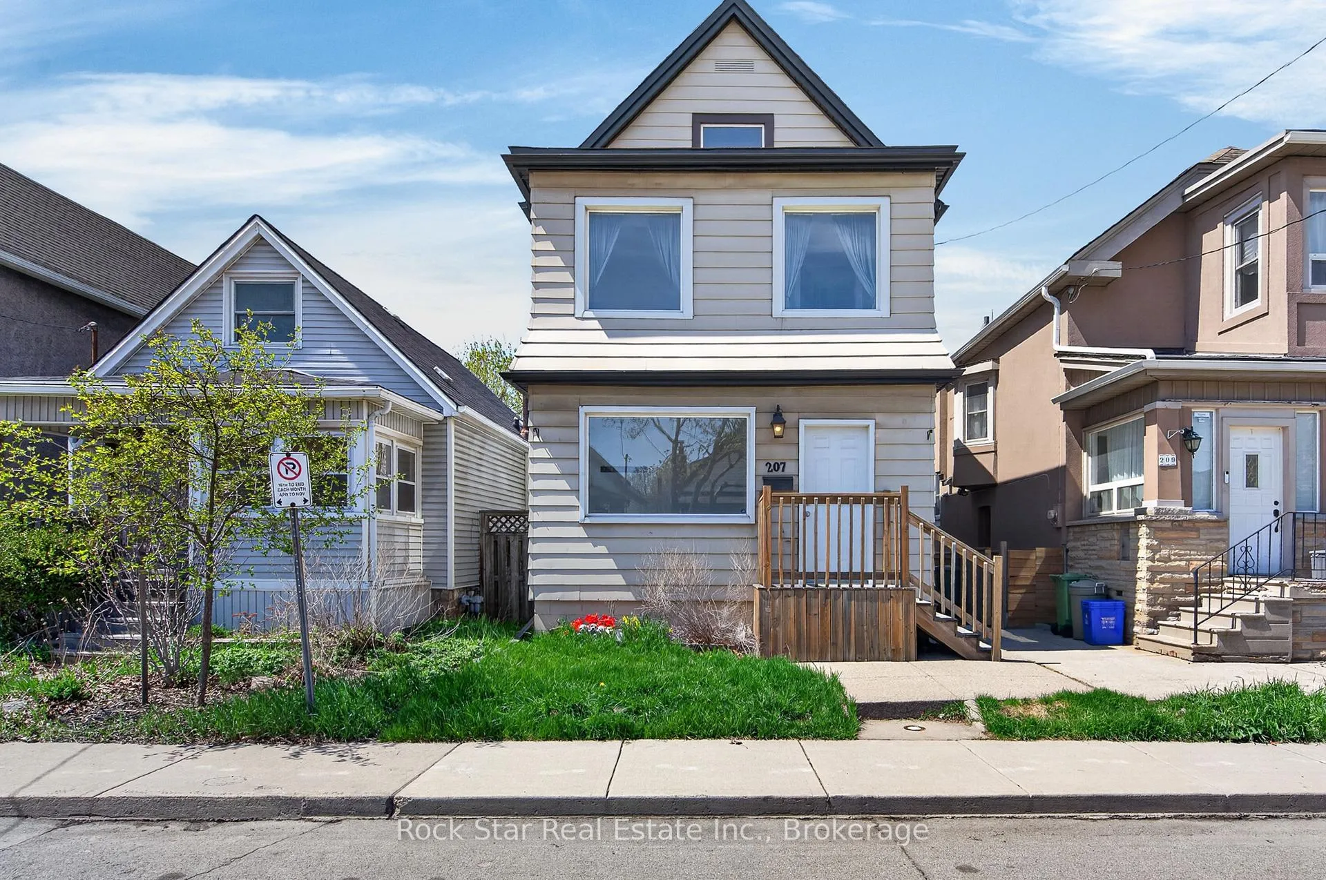 Photo 1 of 207 Rosslyn Avenue N, Hamilton, Crown Point — HOMEH