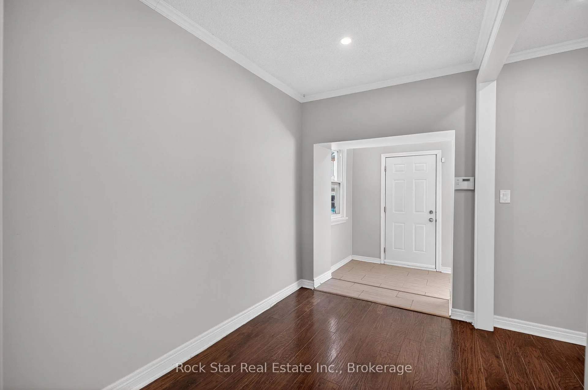 Photo 8 of 207 Rosslyn Avenue N, Hamilton, Crown Point — HOMEH