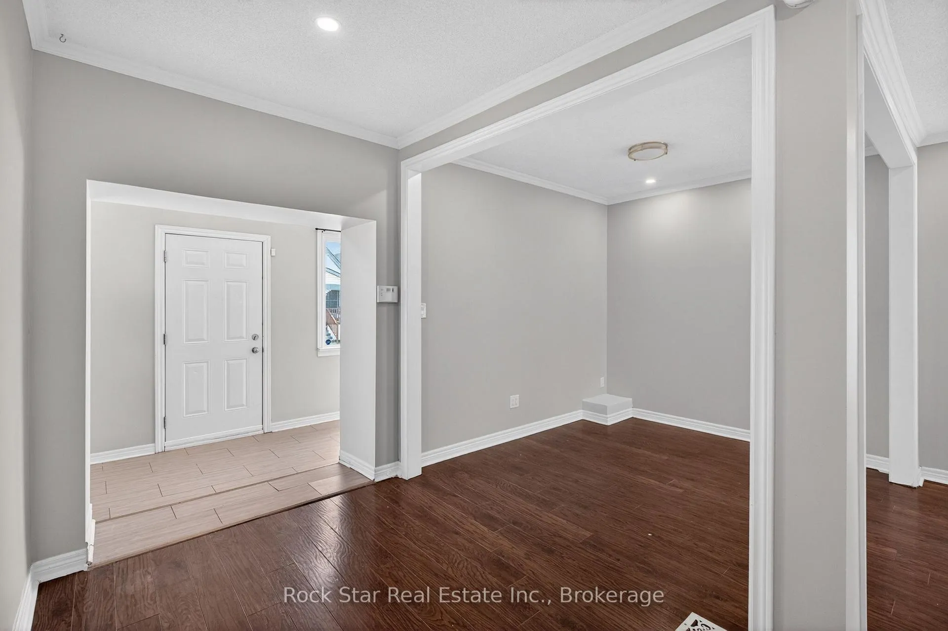 Photo 9 of 207 Rosslyn Avenue N, Hamilton, Crown Point — HOMEH