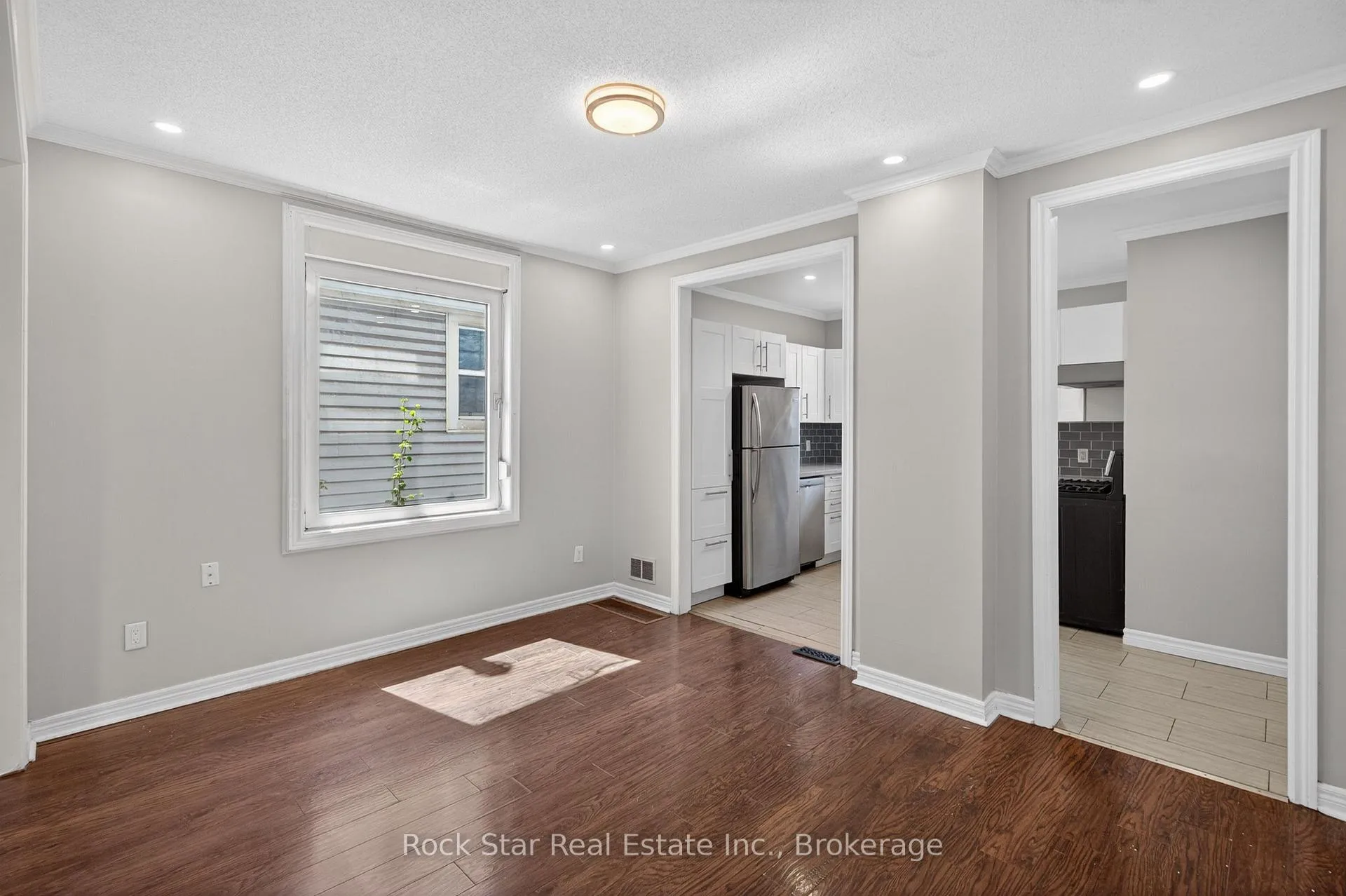 Photo 16 of 207 Rosslyn Avenue N, Hamilton, Crown Point — HOMEH