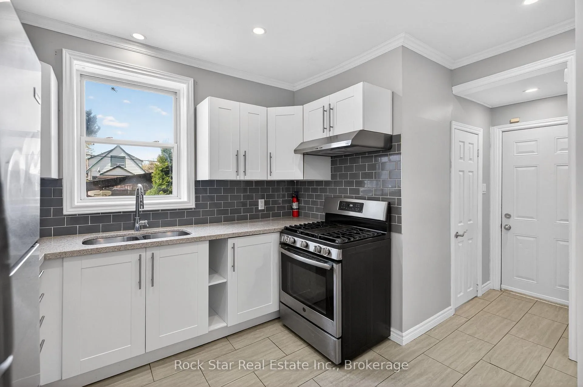 Photo 17 of 207 Rosslyn Avenue N, Hamilton, Crown Point — HOMEH