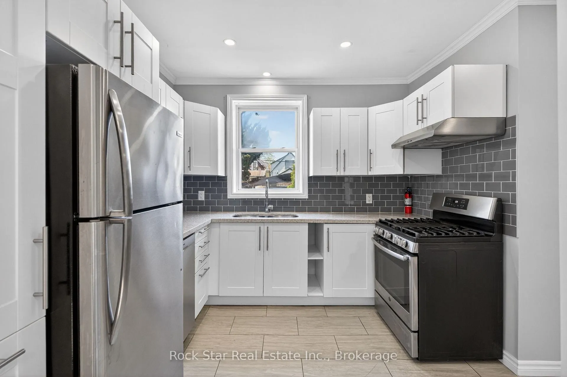 Photo 18 of 207 Rosslyn Avenue N, Hamilton, Crown Point — HOMEH