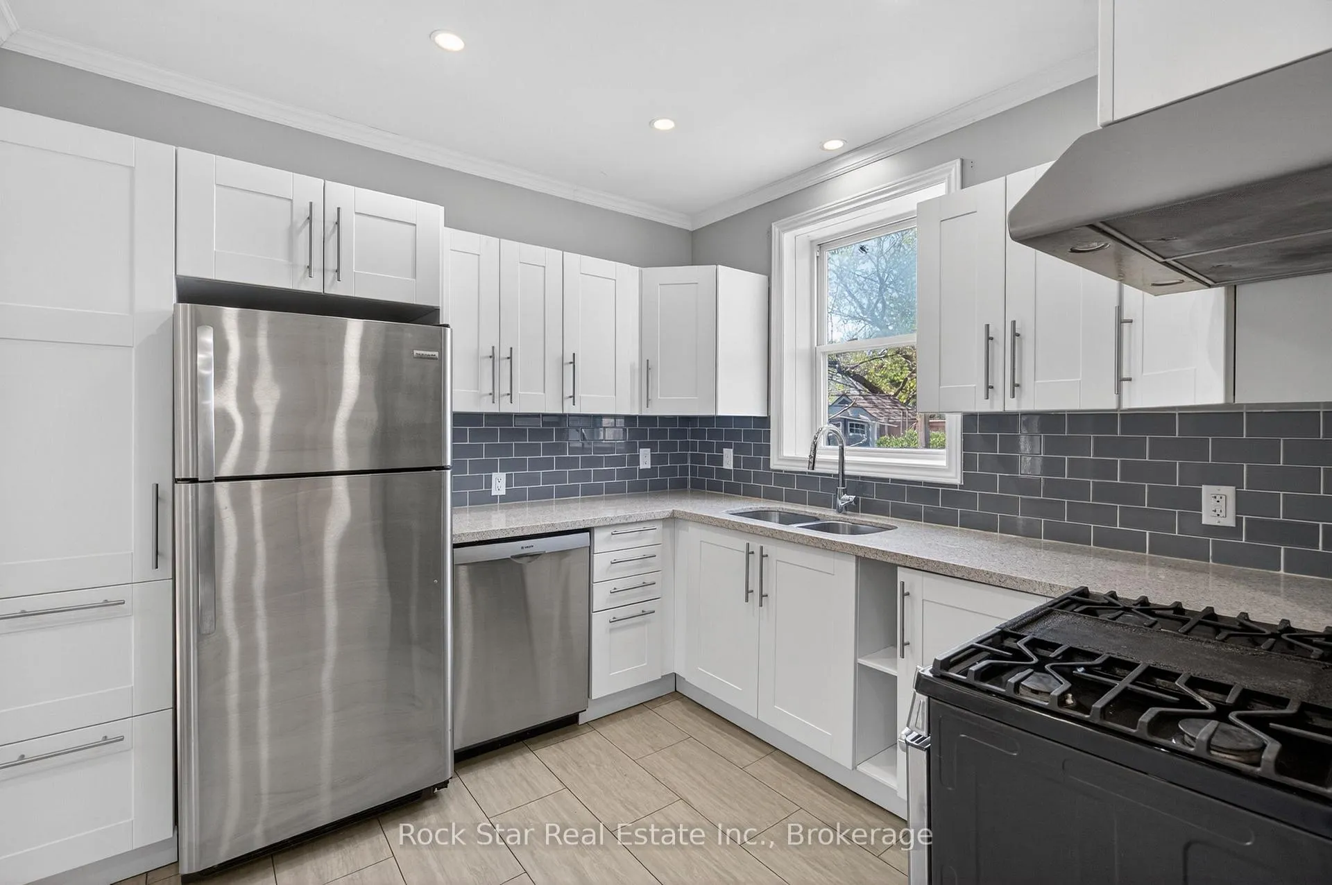 Photo 19 of 207 Rosslyn Avenue N, Hamilton, Crown Point — HOMEH