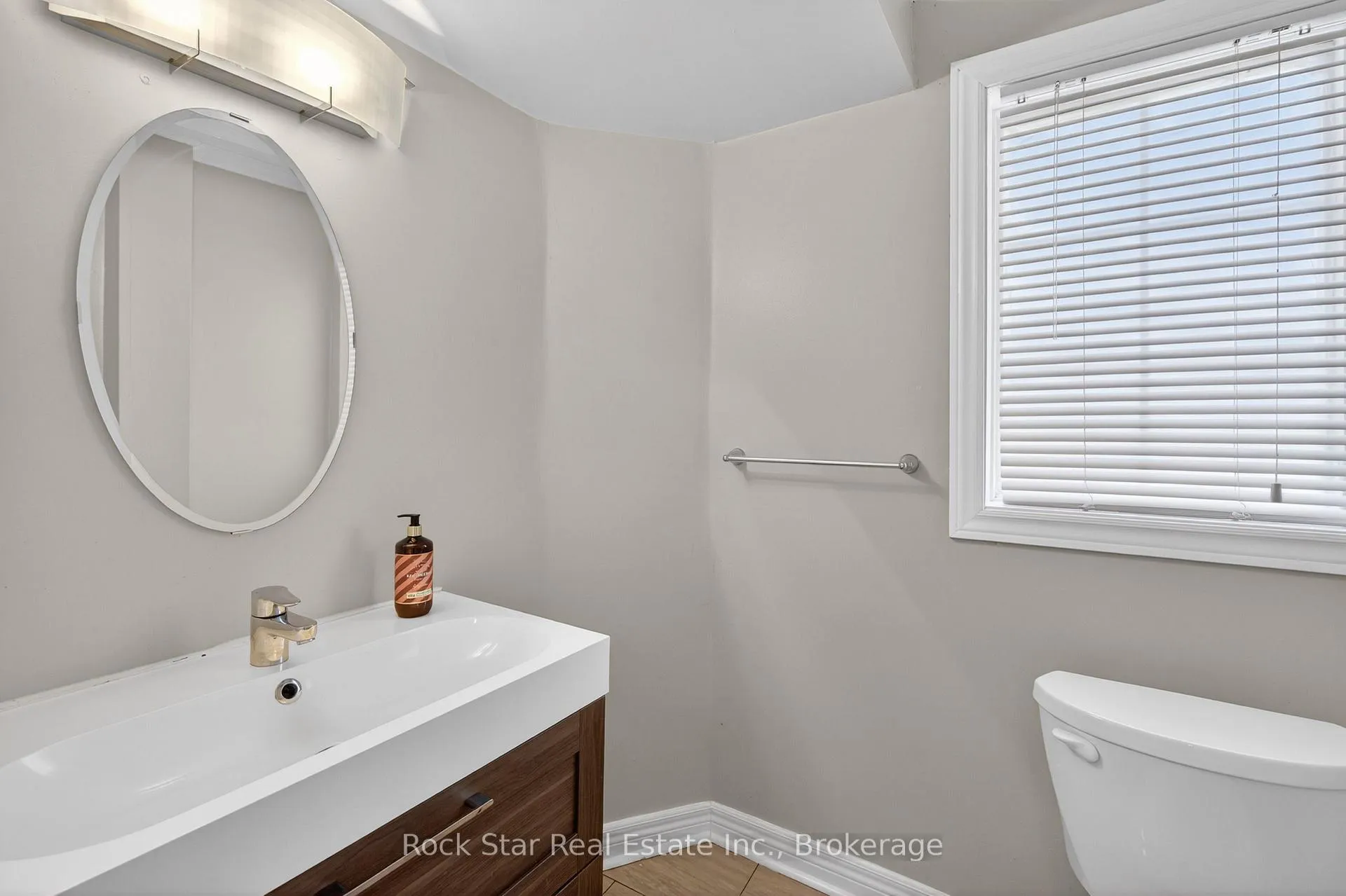 Photo 22 of 207 Rosslyn Avenue N, Hamilton, Crown Point — HOMEH