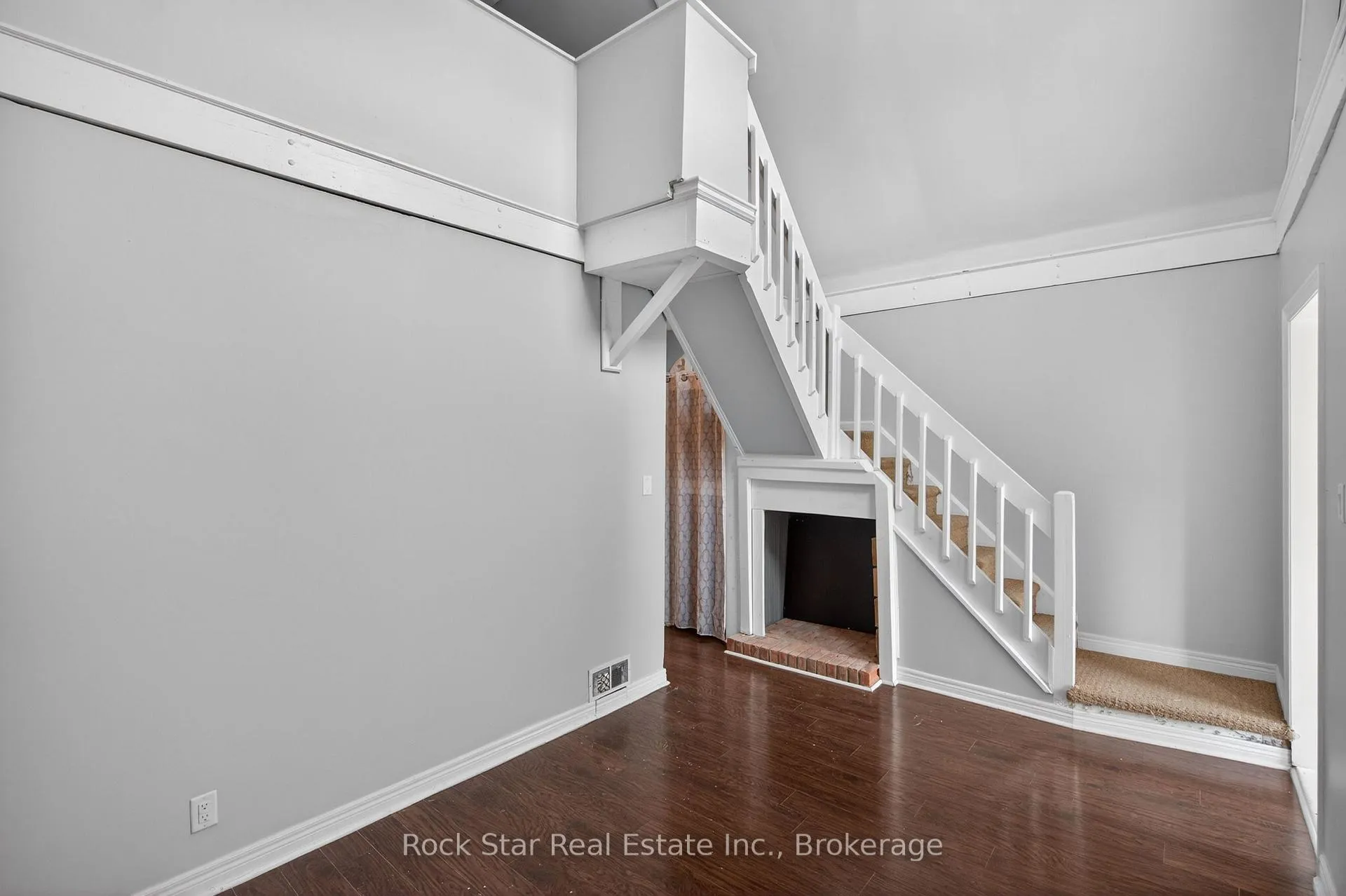 Photo 31 of 207 Rosslyn Avenue N, Hamilton, Crown Point — HOMEH