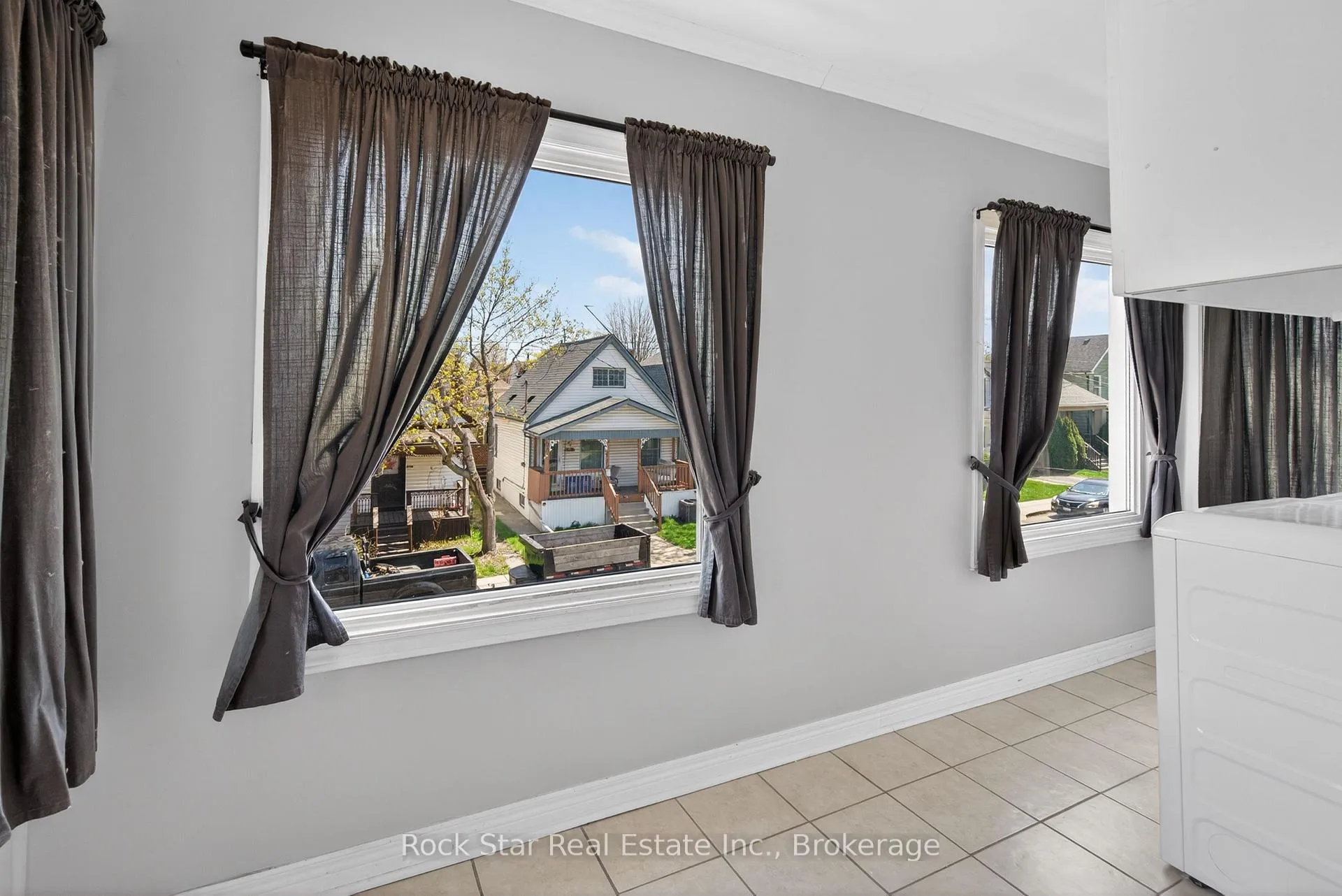 Photo 34 of 207 Rosslyn Avenue N, Hamilton, Crown Point — HOMEH