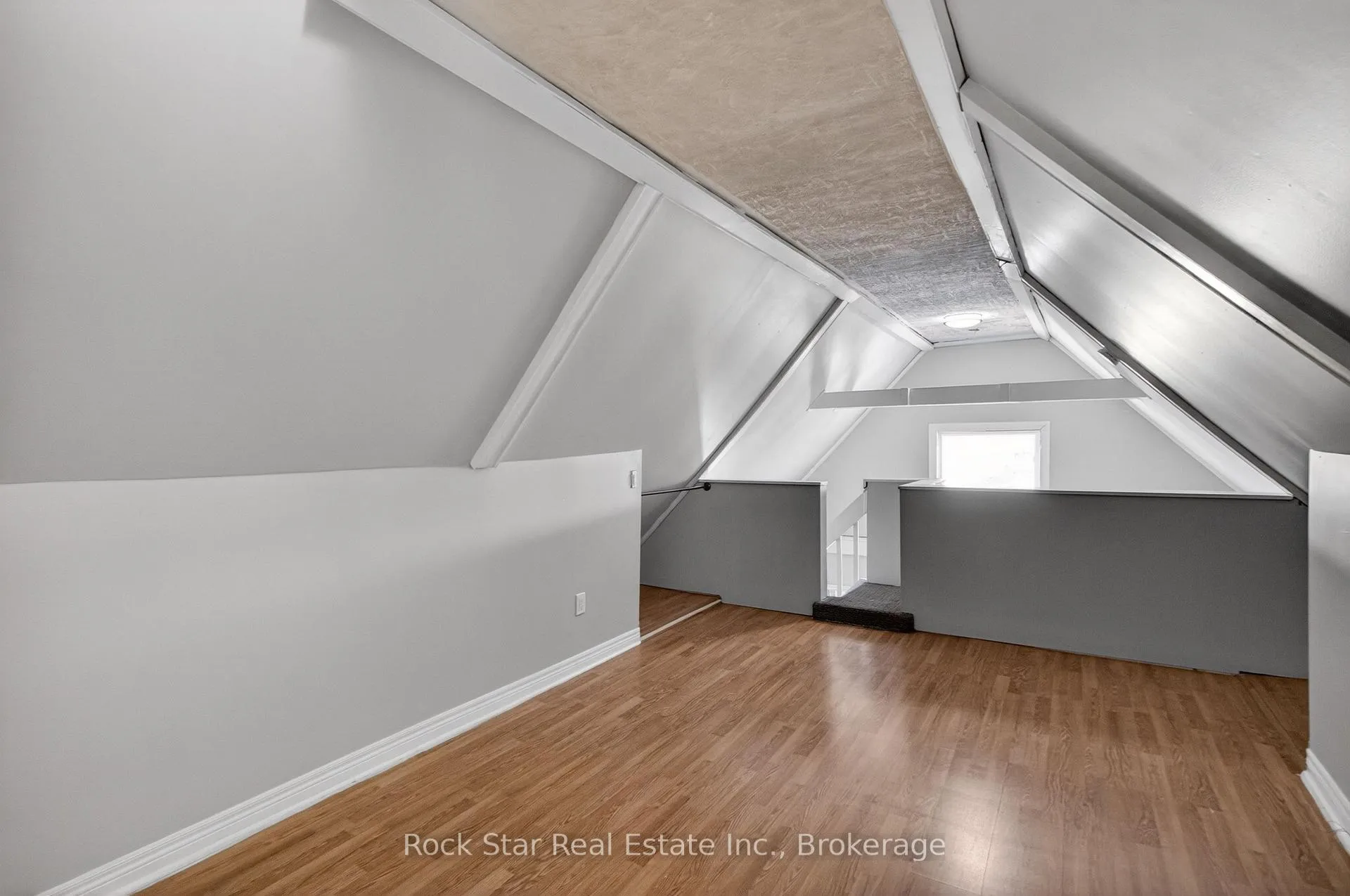 Photo 38 of 207 Rosslyn Avenue N, Hamilton, Crown Point — HOMEH