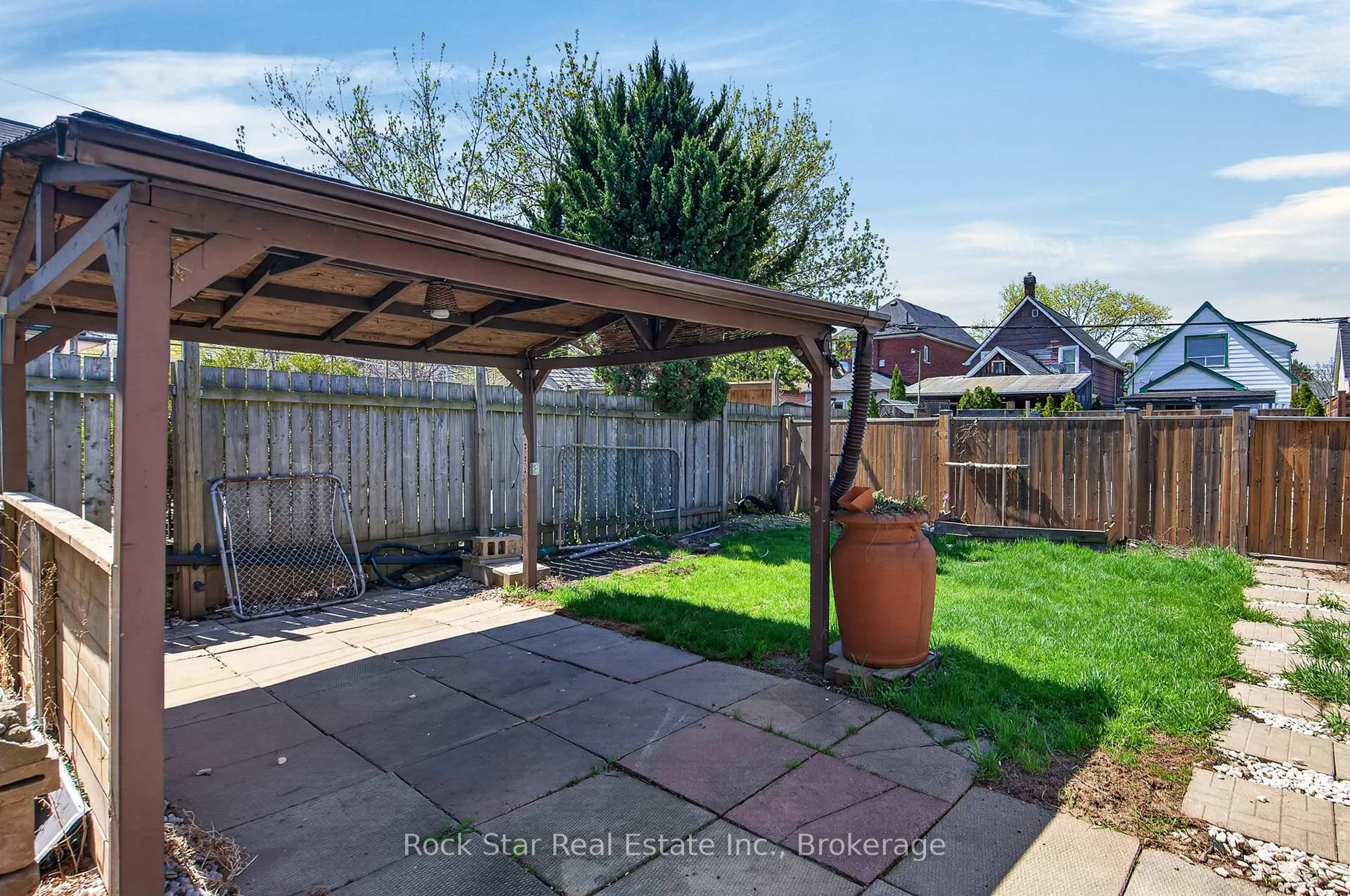 Photo 39 of 207 Rosslyn Avenue N, Hamilton, Crown Point — HOMEH