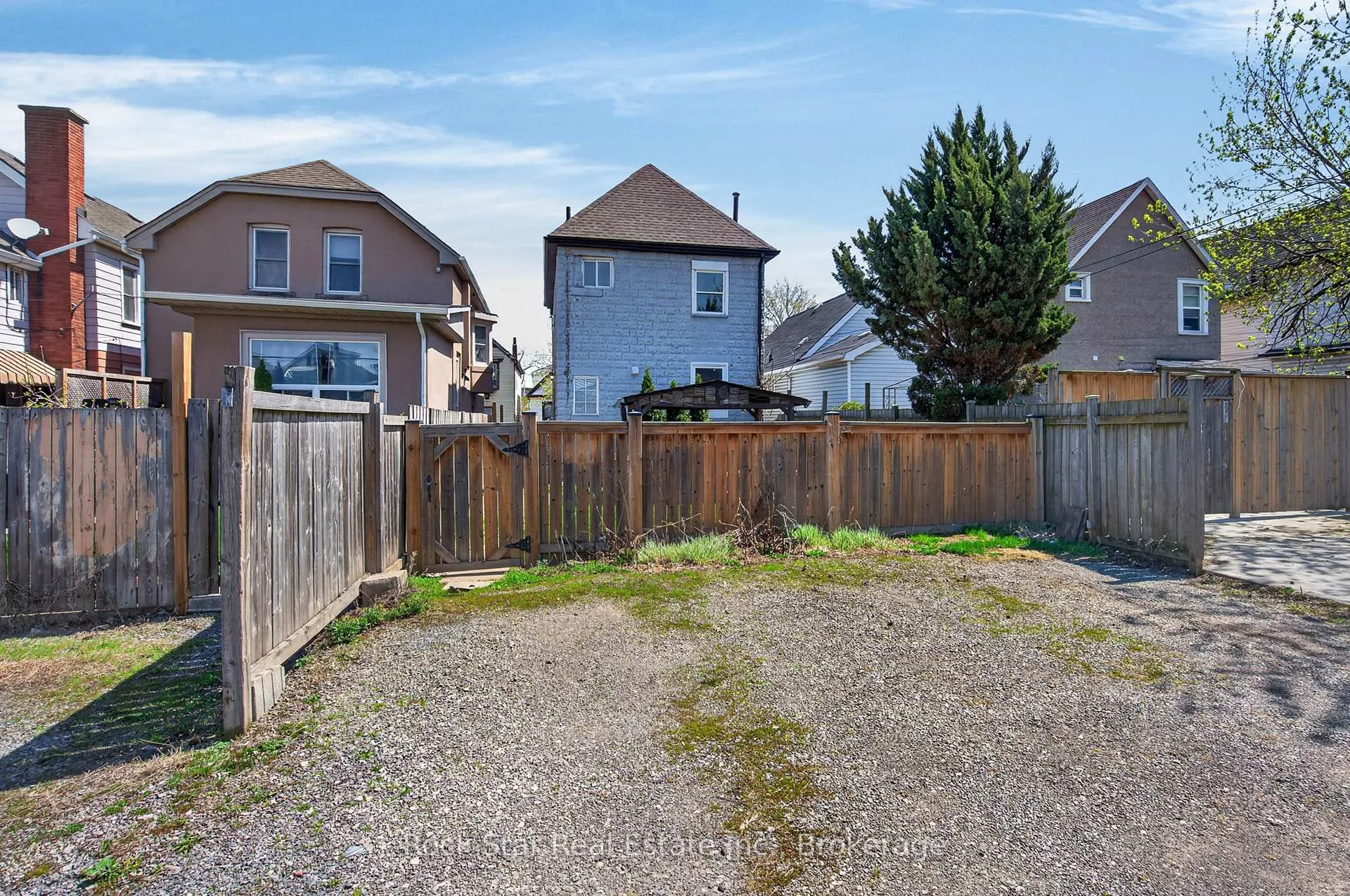 Photo 43 of 207 Rosslyn Avenue N, Hamilton, Crown Point — HOMEH
