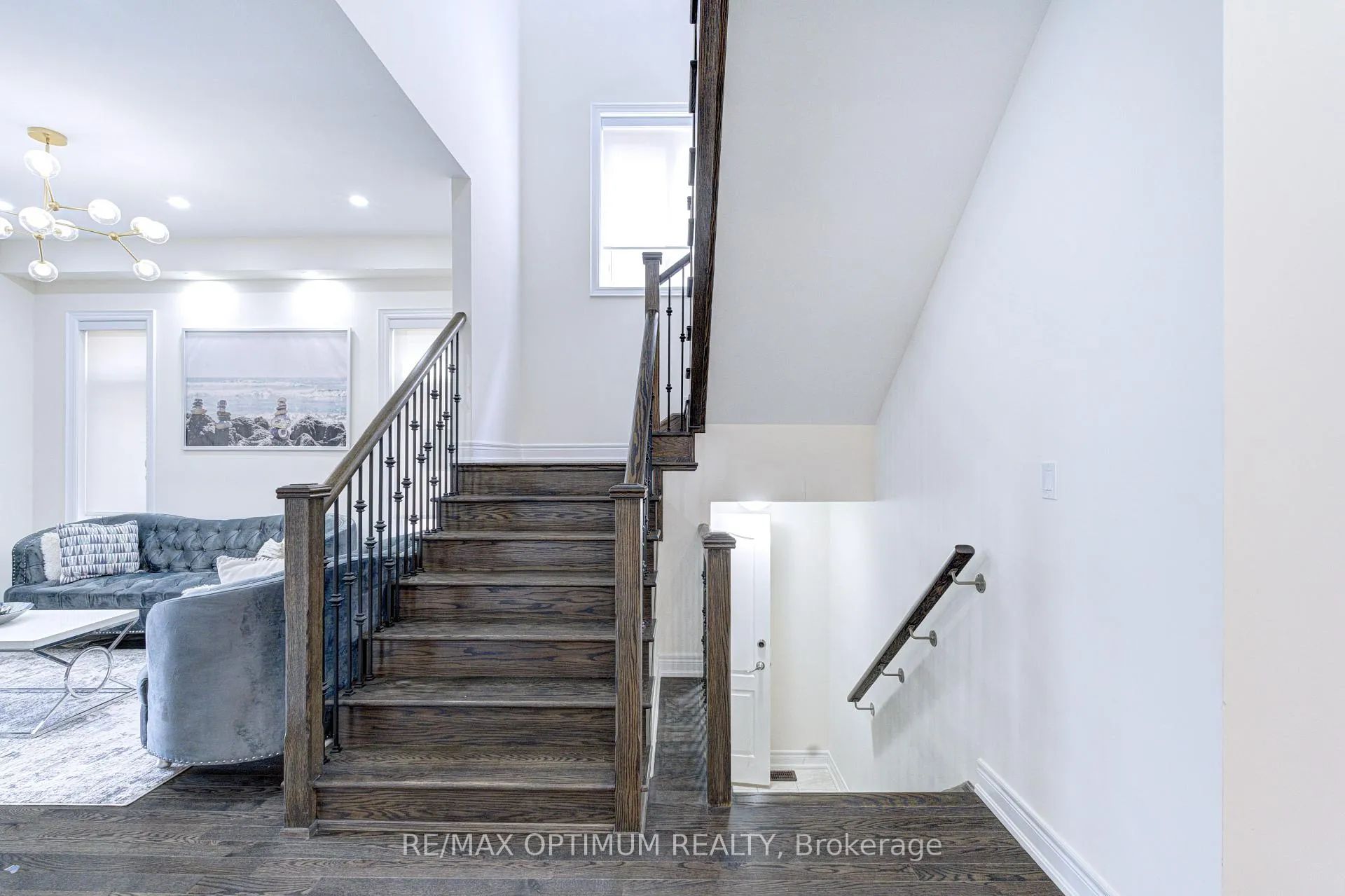 Photo 8 of 12 Midmorning Road, Brampton, Credit Valley — HOMEH