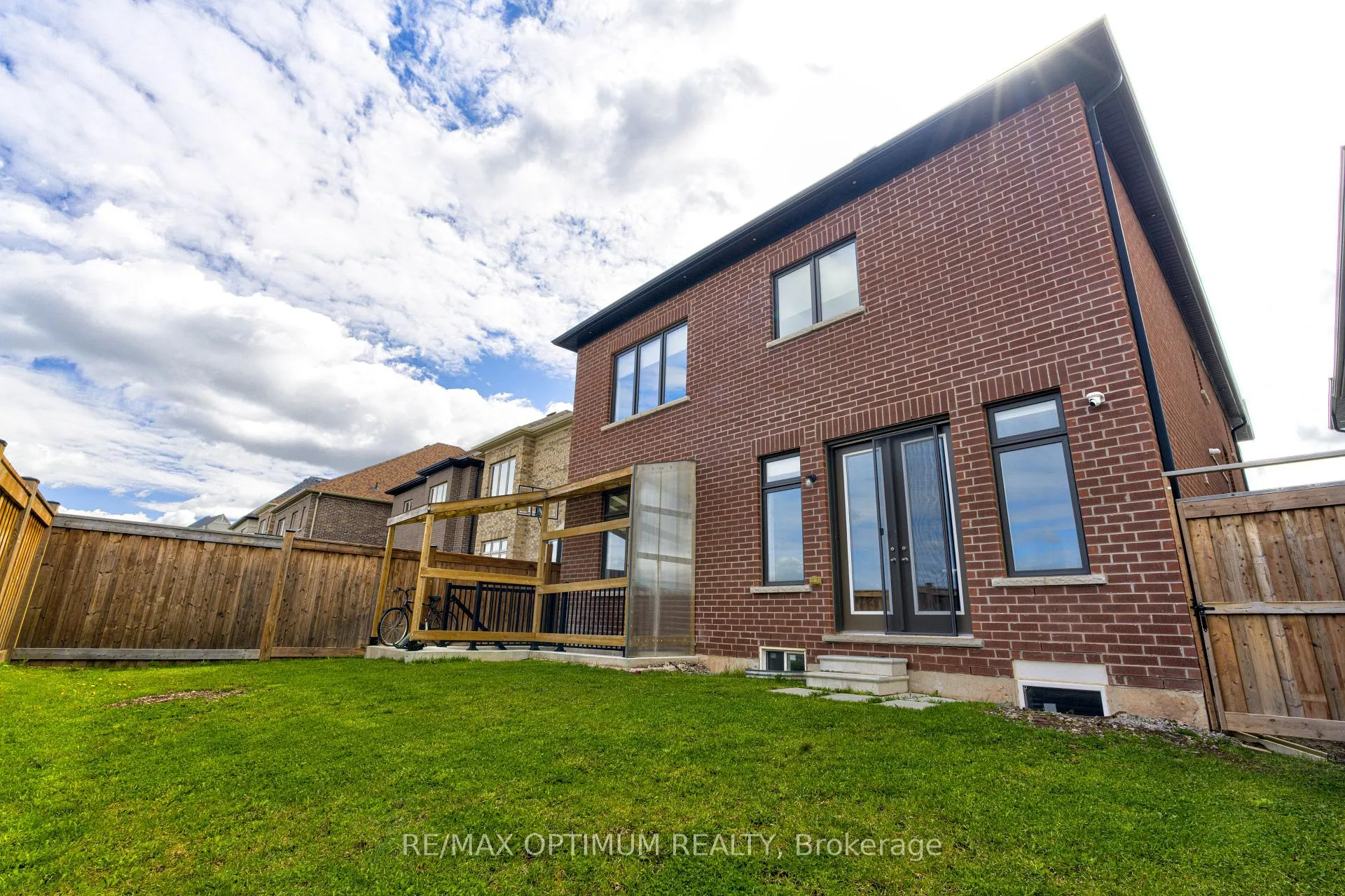Photo 49 of 12 Midmorning Road, Brampton, Credit Valley — HOMEH