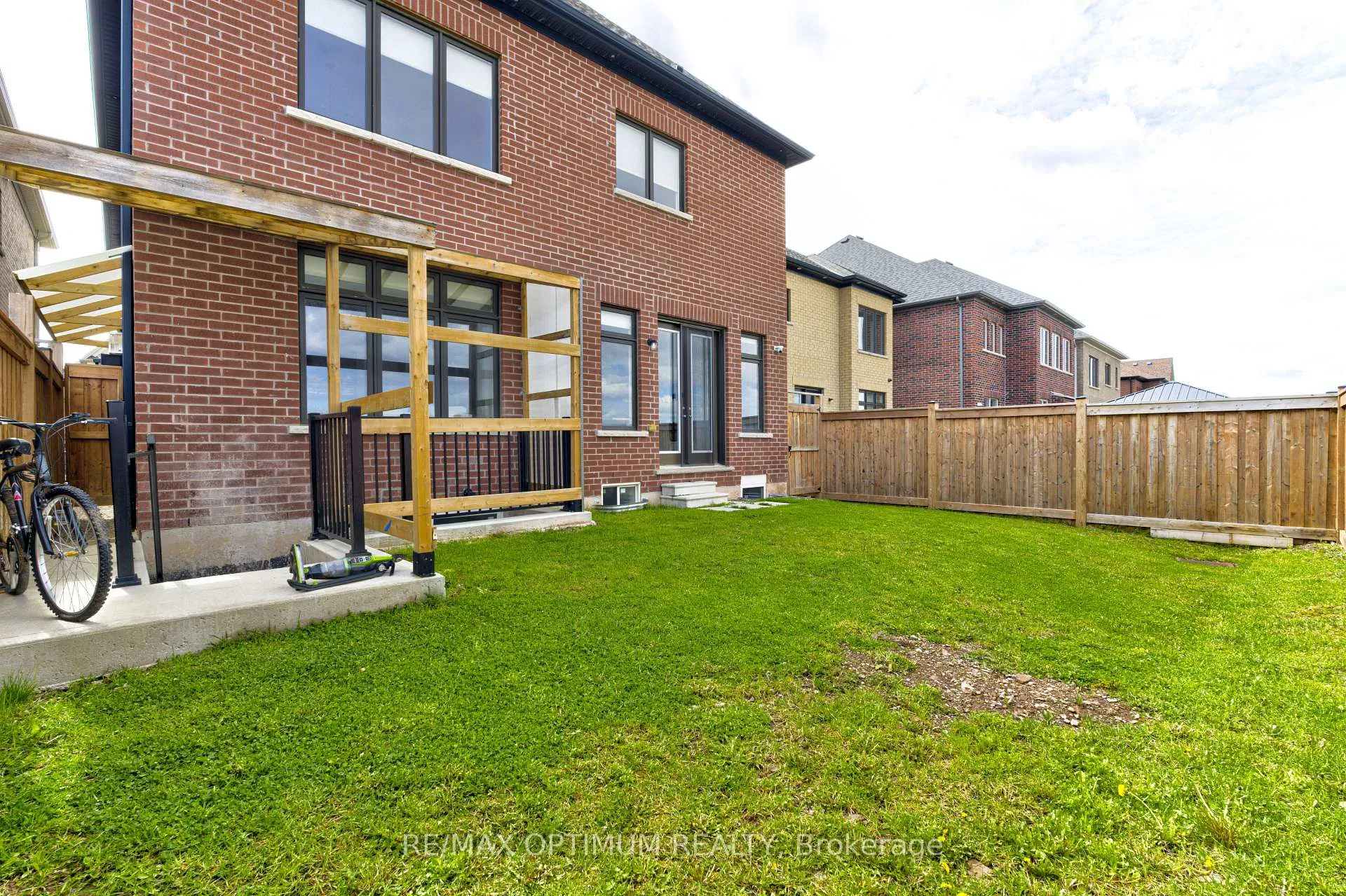 Photo 50 of 12 Midmorning Road, Brampton, Credit Valley — HOMEH