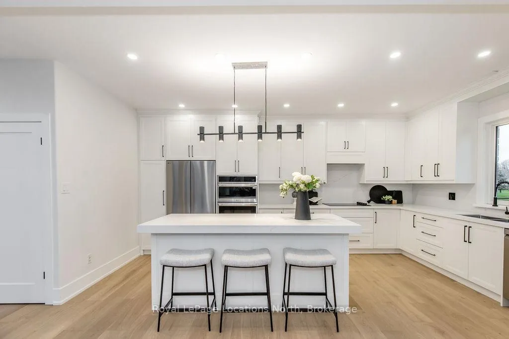Photo 13 of 6 Butternut Crescent, Wasaga Beach — HOMEH